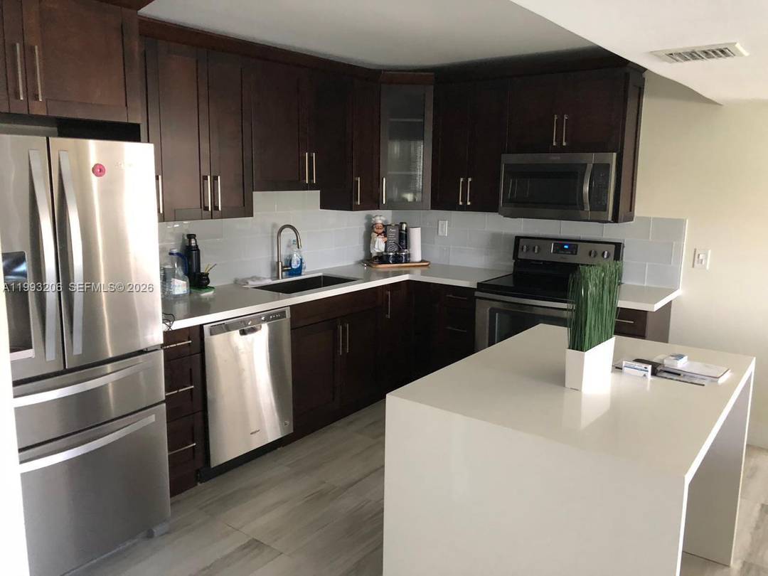 AWESOME LOCATON AT THE VERY HEART OF LITTLE BUENOS AIRES IN MIAMI BEACH, AMPLE FLOOR PLAN COMPLETELY RENOVATED AND FULLY FURNISHED UNIT WITH LOTS OF UPGRADES AND PREMIUM APPLIANCEWS, CONDO ...