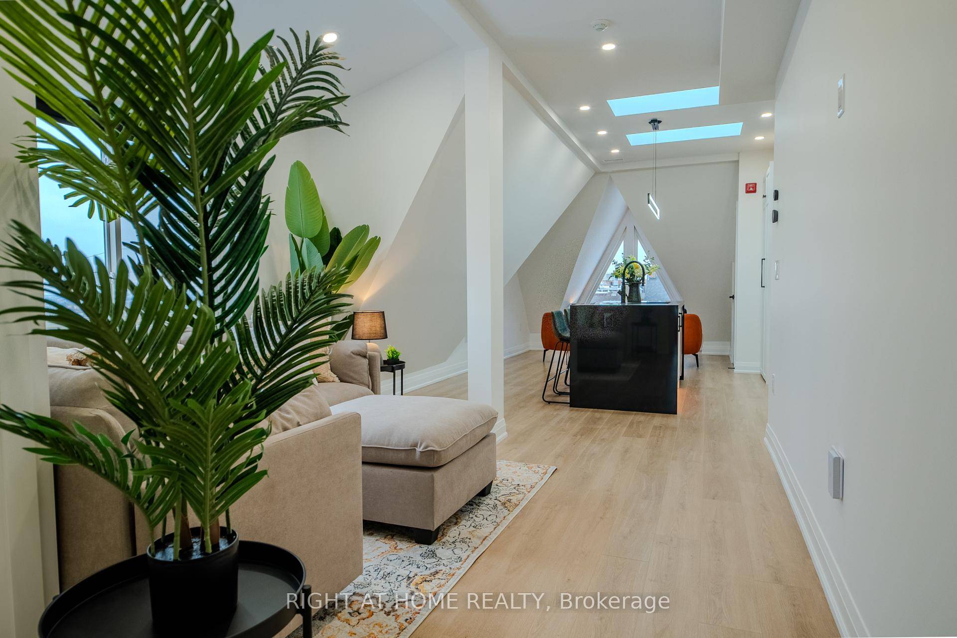 Brand NEW unit Never Lived In FREE High Speed Fibre Internet 10 Foot Ceilings Skylights Maintenance Free Available Unfurnished 2500 or Furnished 3000 Be the very first to enjoy this ...