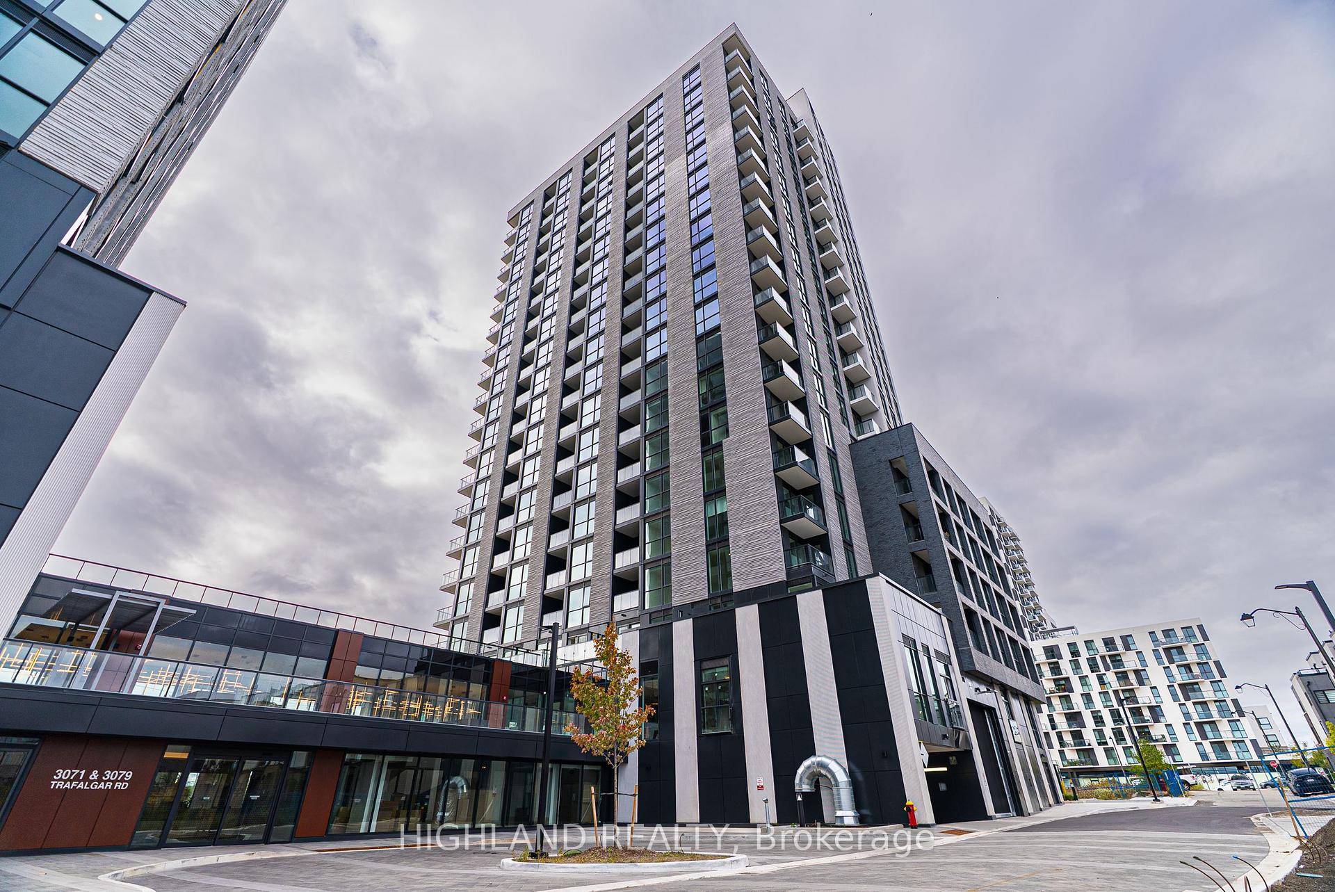 One Parking amp ; One Locker Included Welcome to this stunning, brand new 2 bedroom, 2 bathroom corner suite located in the highly sought after community of Oakville Dundas amp ...