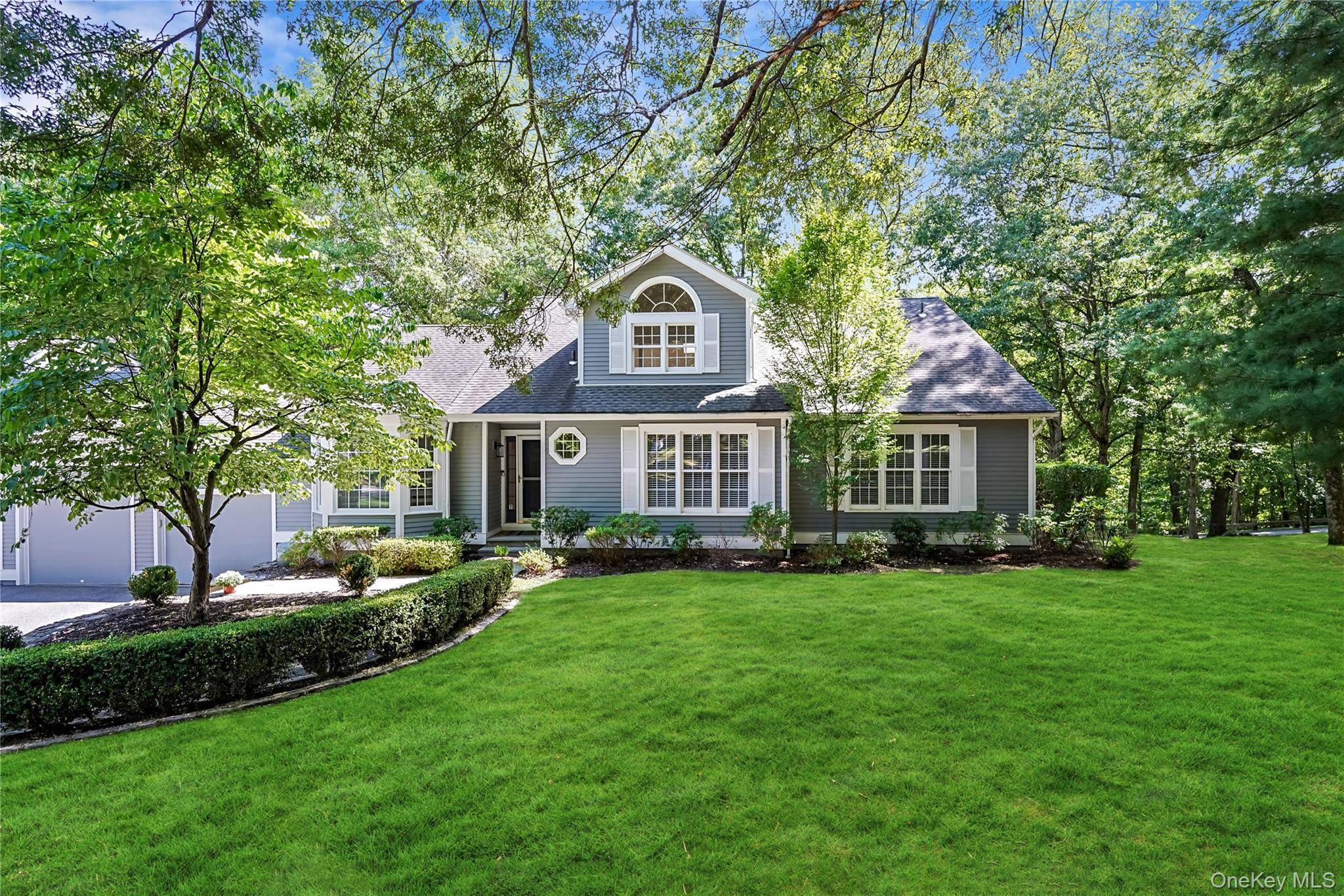 This is the unit you have been waiting for in Riverwoods !