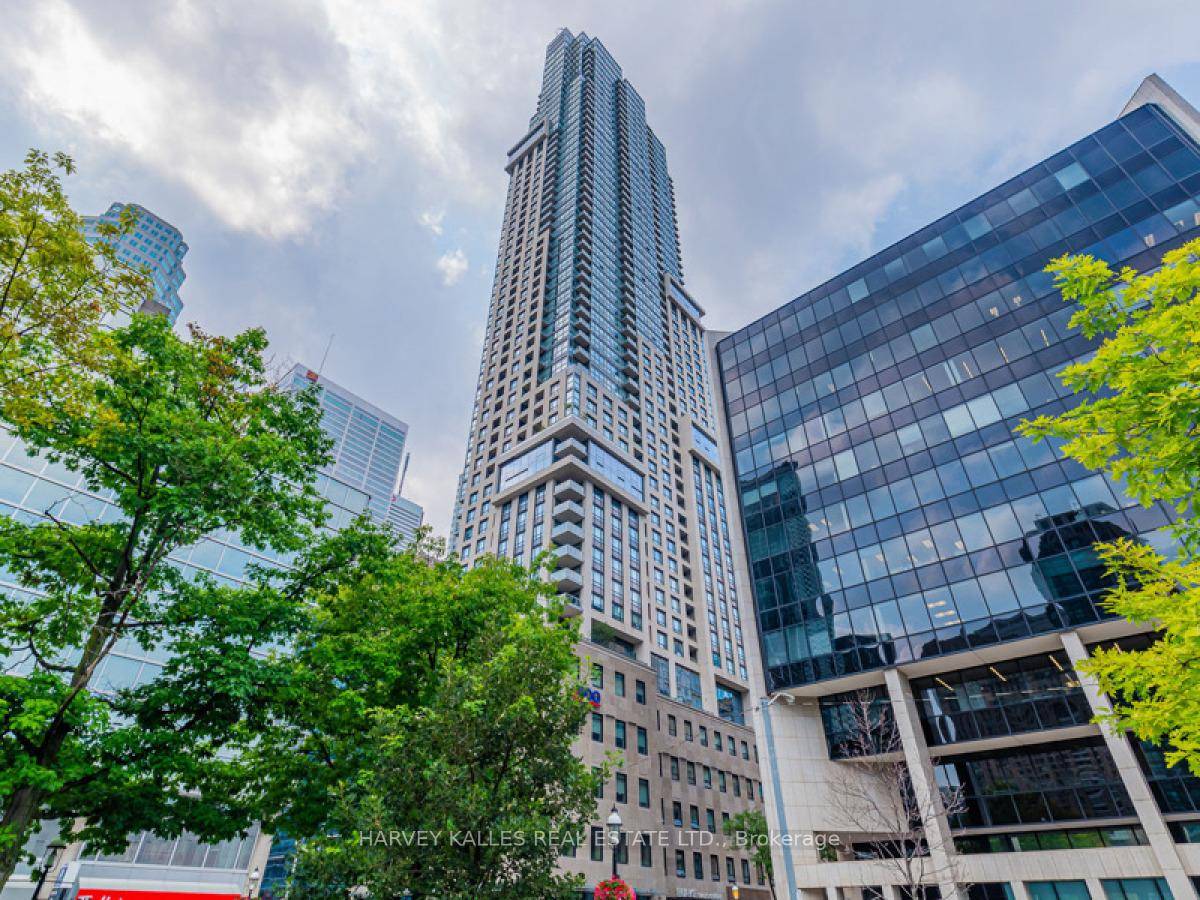 Sophisticated Living With Stunning City Skyline Views In This Corner Unit, 762 Sq.