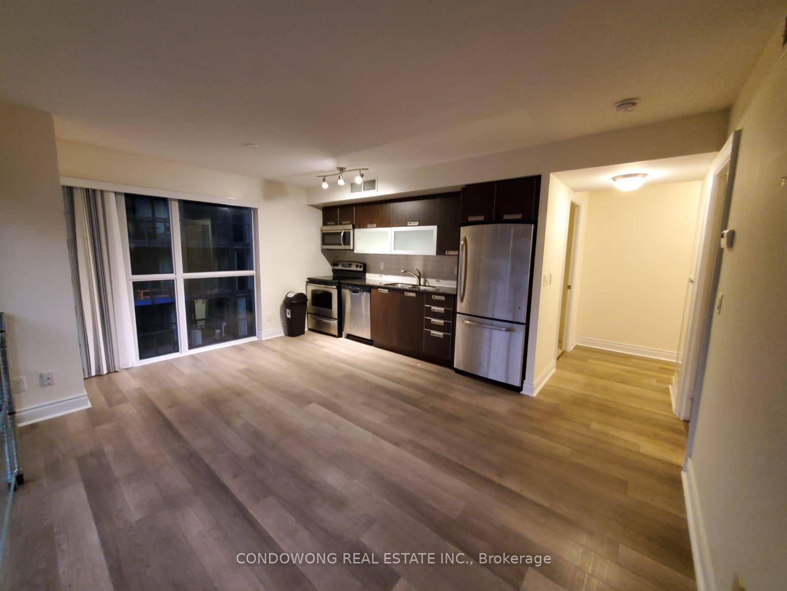 Bright Spacious 2 Bedroom Corner Suite With Floor To Ceiling Windows.