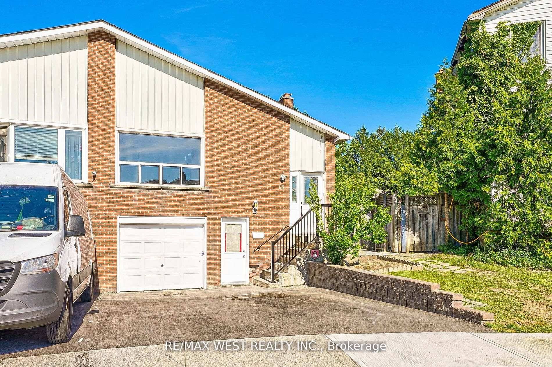 Updated Home in Prime Location Beautifully maintained and move in ready, this carpet free home offers exceptional value with stylish upgrades and a functional layout perfect for families, investors or ...