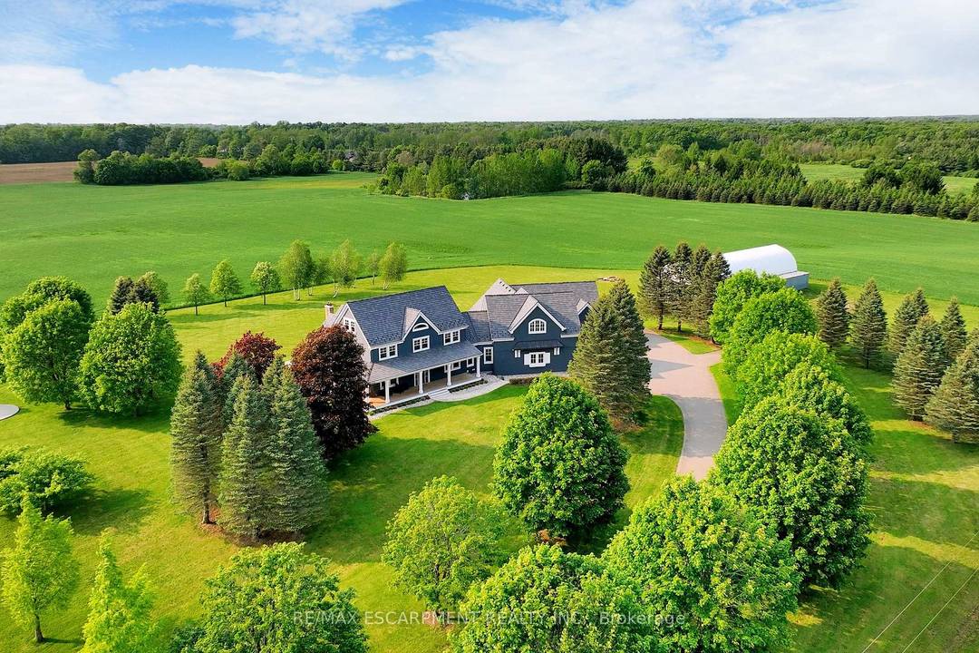 Luxury, comfort amp ; country living !