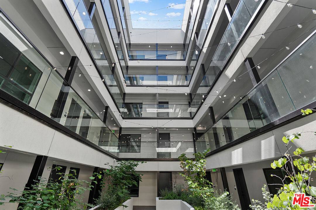 321  S Oxford Ave 3BR La