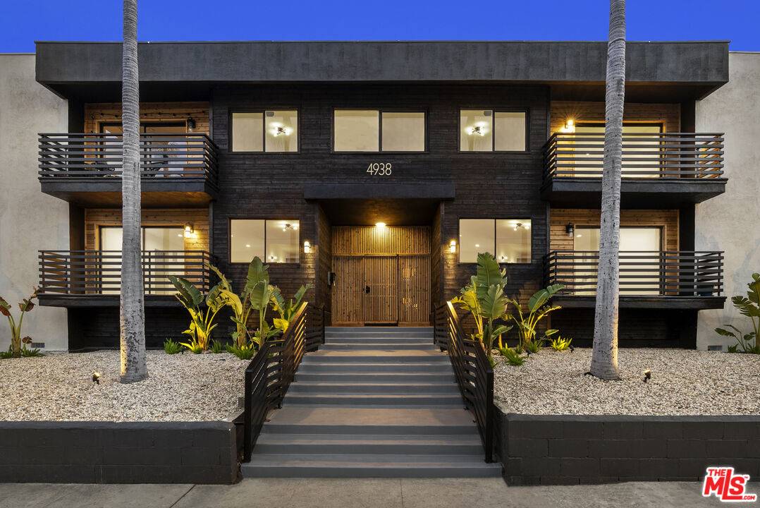 4938 Rosewood Ave 28BR Mid Wilshire La