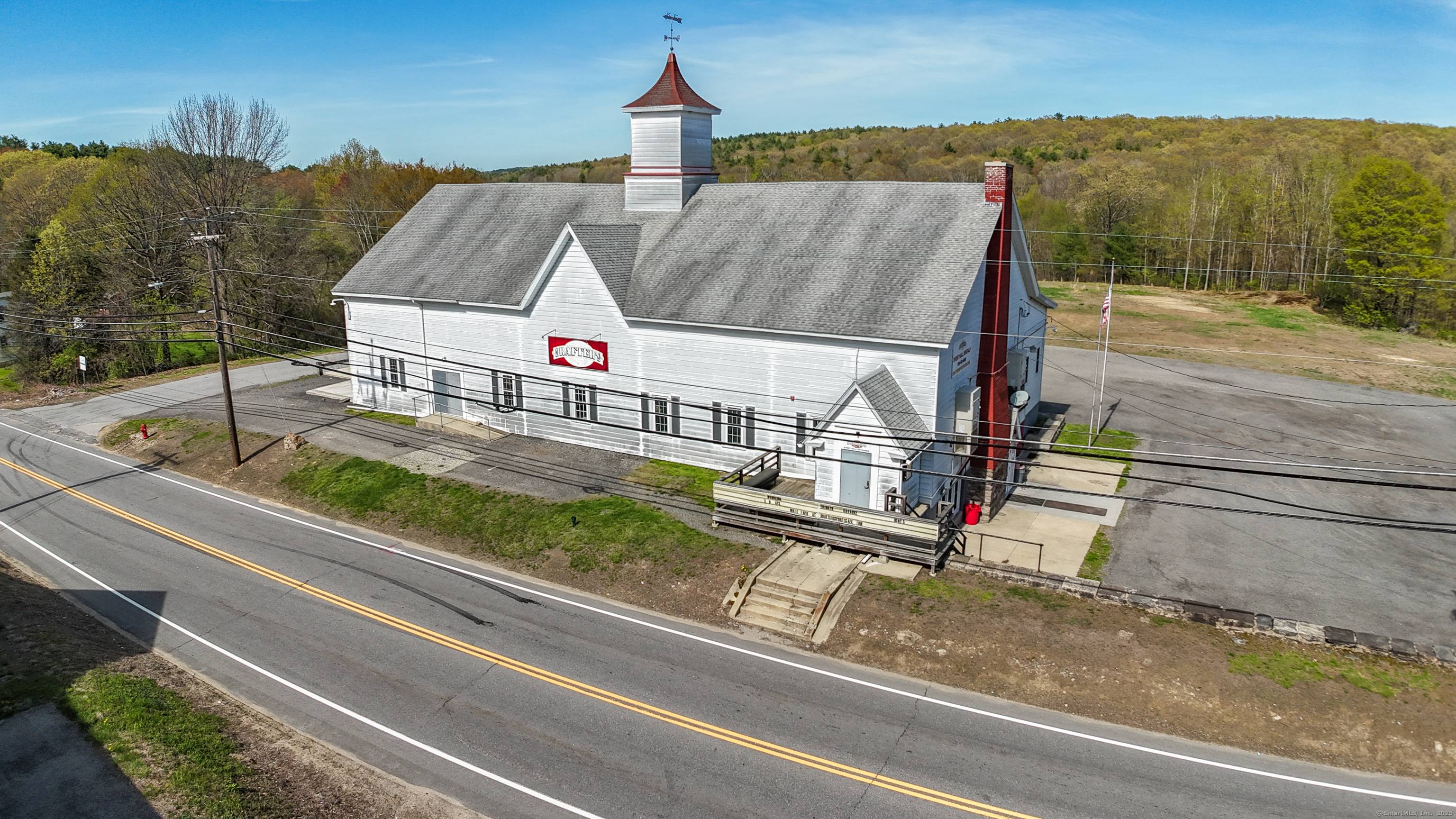 Discover the potential of this exceptional commercial property in Thompson, CT !