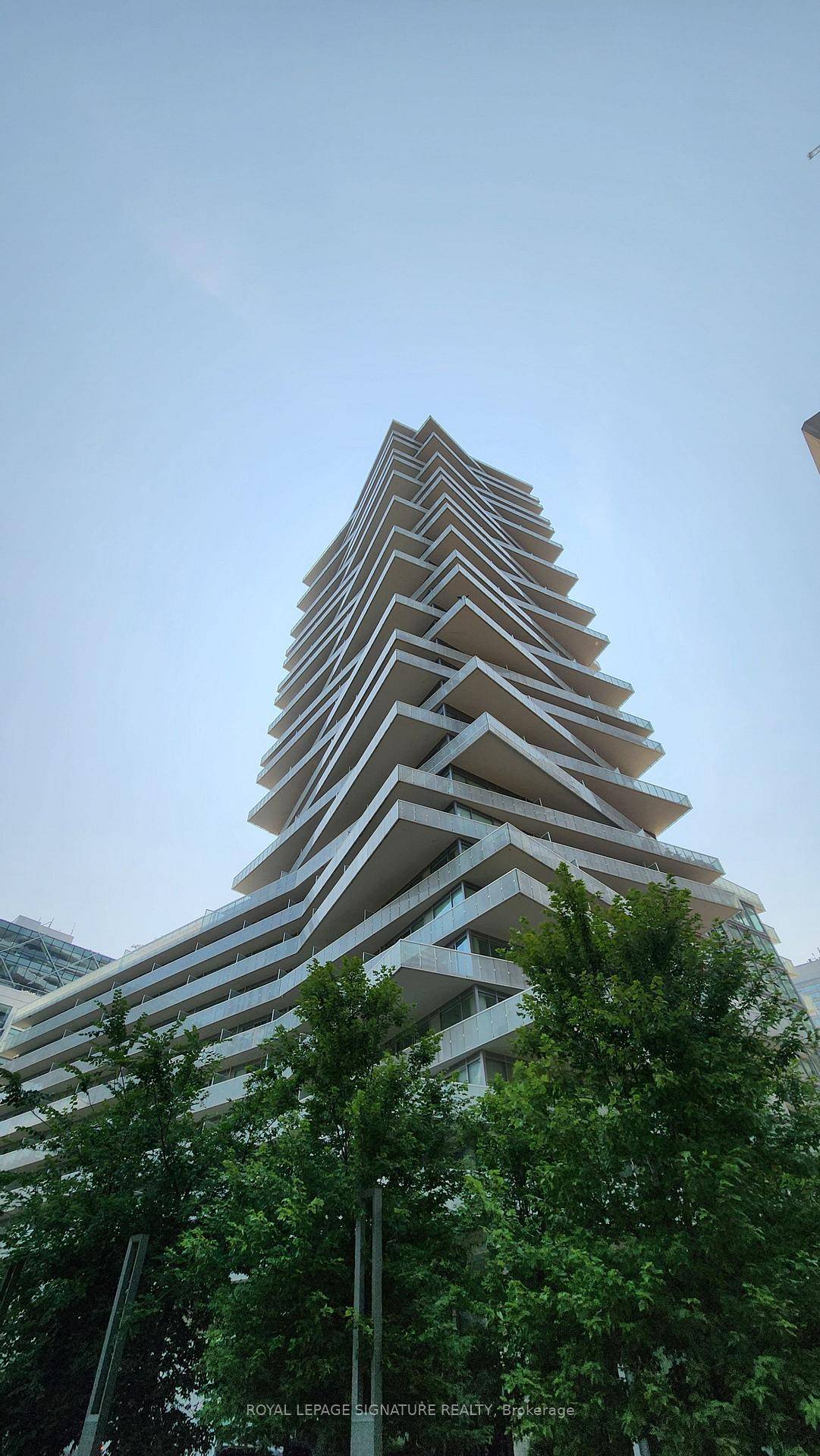 Dream views await ! Welcome to this unobstructed, 2 bedroom den suite with a stunning wrap around terrace overlooking Toronto's iconic waterfront.