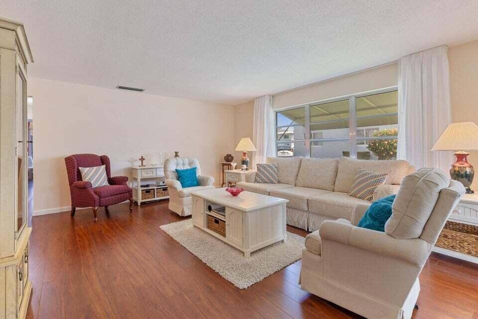Nestled in the vibrant active adult community of High Point West, this delightful villa offers comfort and style.
