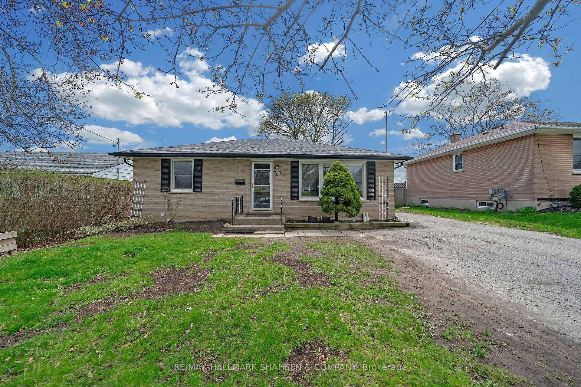 This is a solid two bedroom suite in the Donevan neighbourhood quiet, family friendly, and close to everything you need.