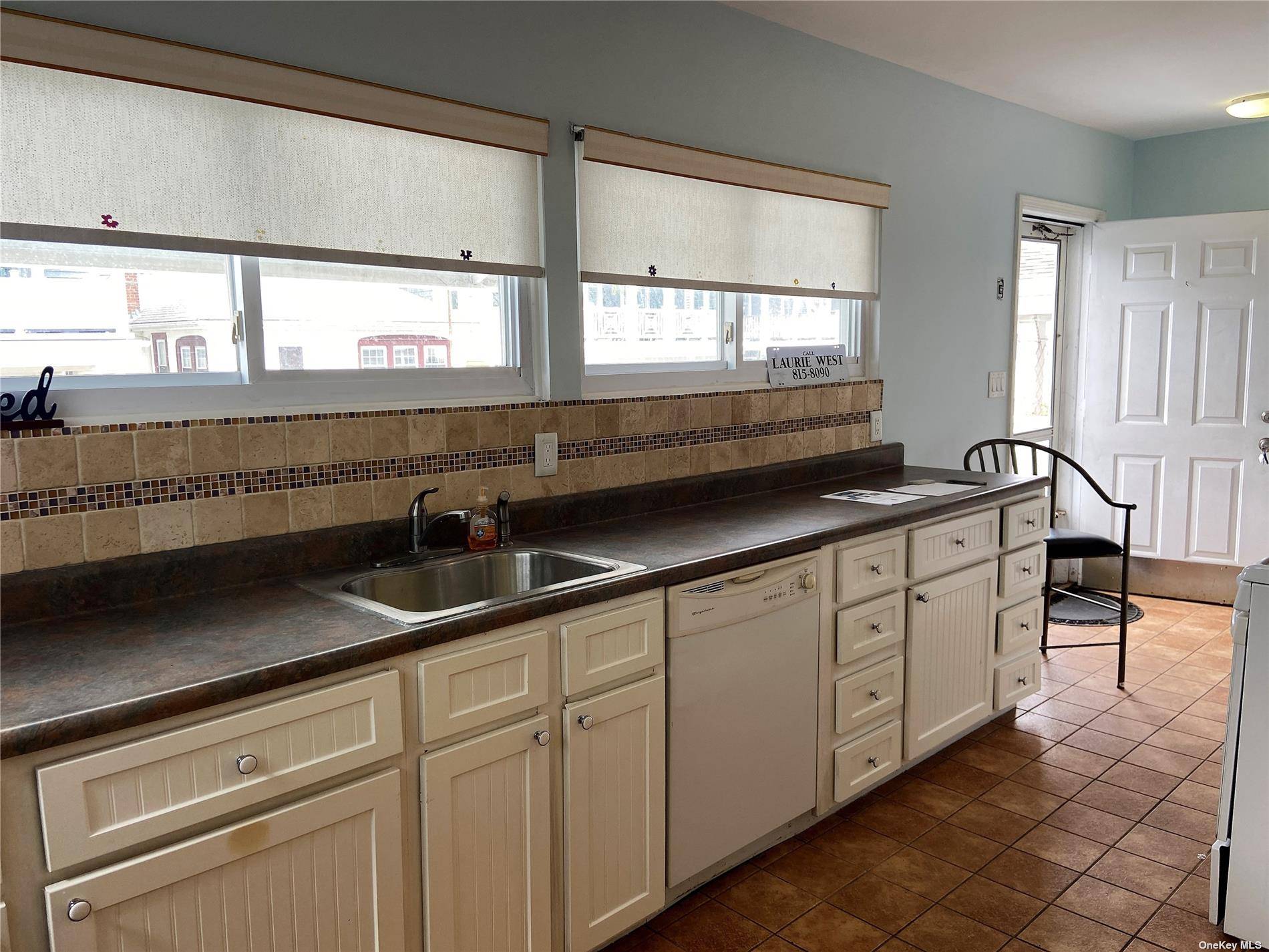 WHOLE HOUSE RENTAL WITH A FULL BASEMENT ON DESIRABLE WIDE BLOCK FINALLY HERE !