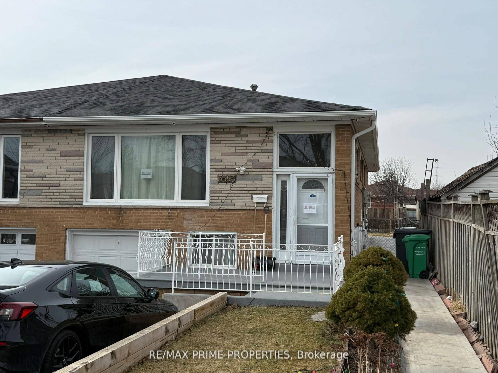 Low Rent Alert ! A VERY SPACIOUS 3 BR, 1 BATH HOUSE IN MALTON, MISSISSAUGA IS AVAILABLE FOR RENT IMMEDIATELY.
