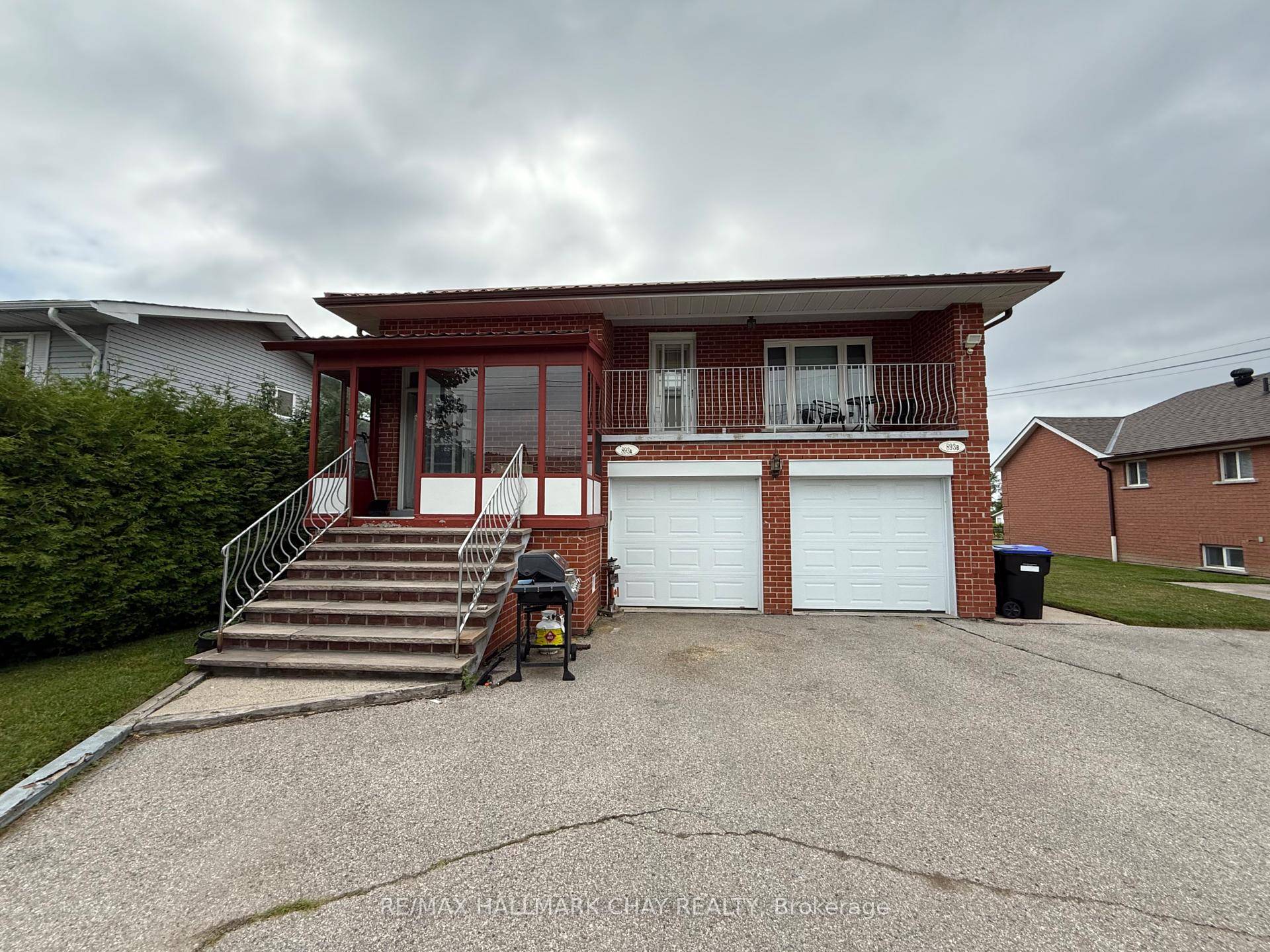Live by the Lake in Beautiful Belle Ewart !