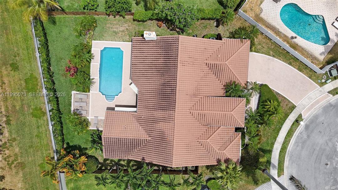 SPECTACULAR FULLY FURNISHED HOME IN THE PRESTIGIOUS WESTPORT COMMUNITY !