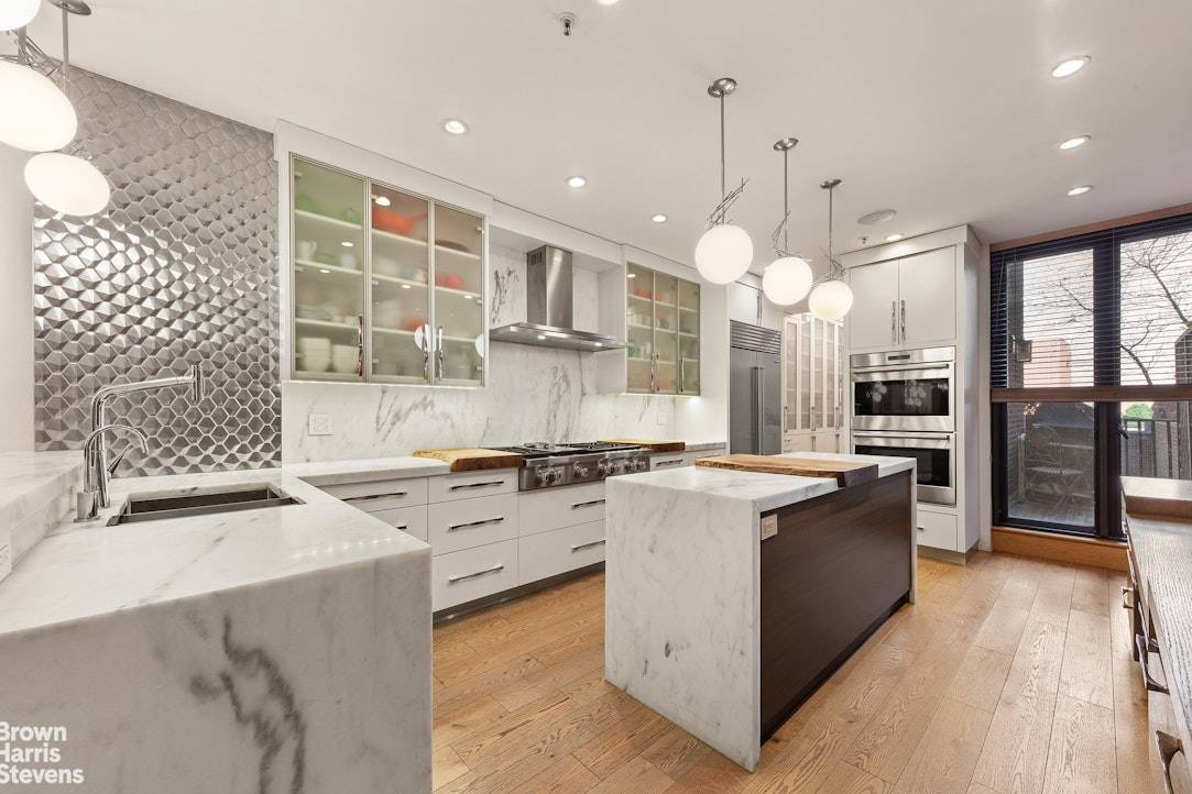 Welcome home to 249 West 99th Street !