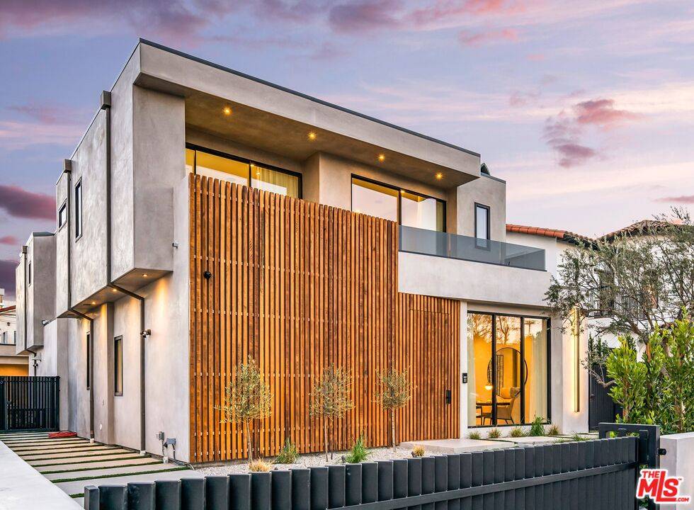 6660   Maryland Dr 4BR Beverly Grove La