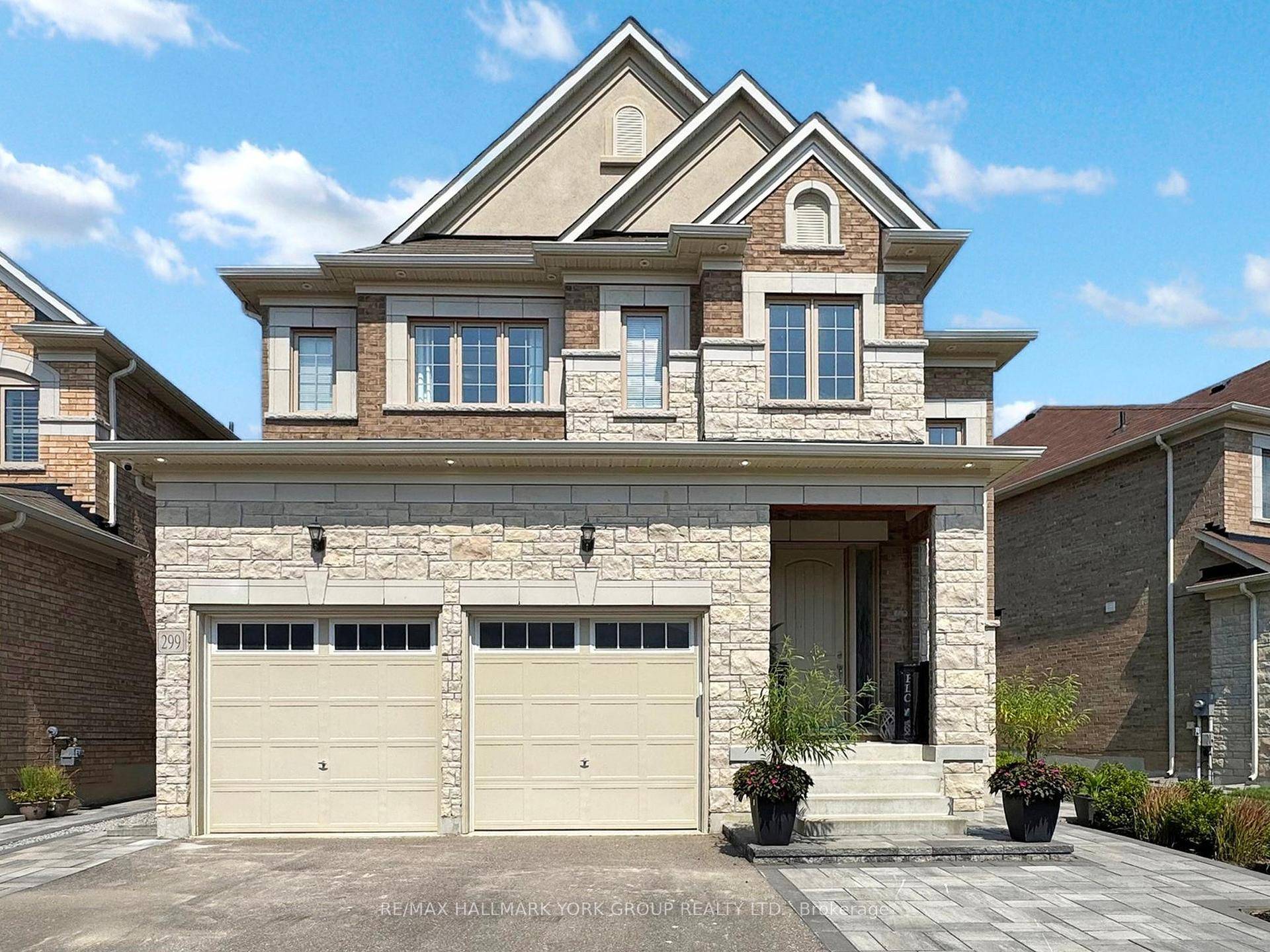 Exceptional 4 Bedroom Detached Home In Highly Desirable Community !