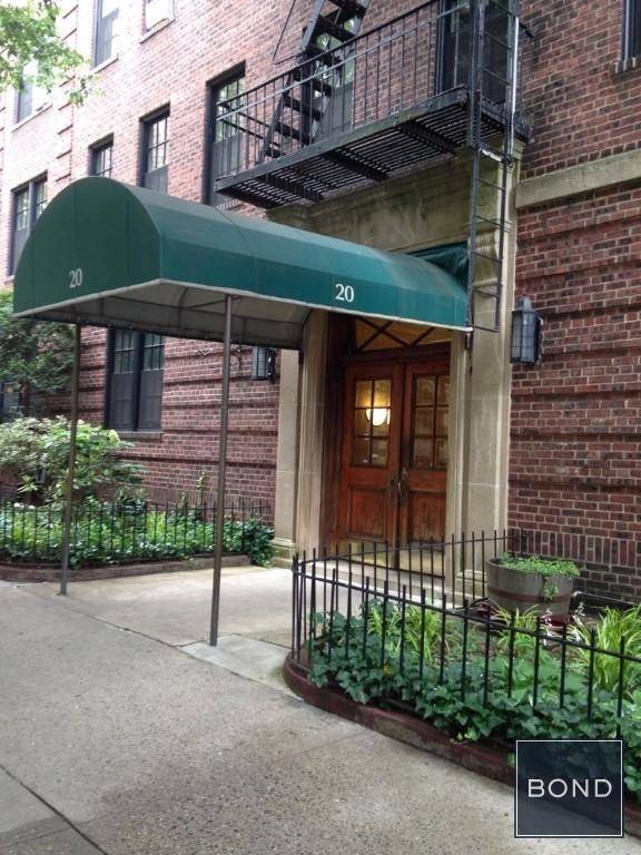 Amazing 2 bedroom apartment in the prime Brooklyn Heights location !