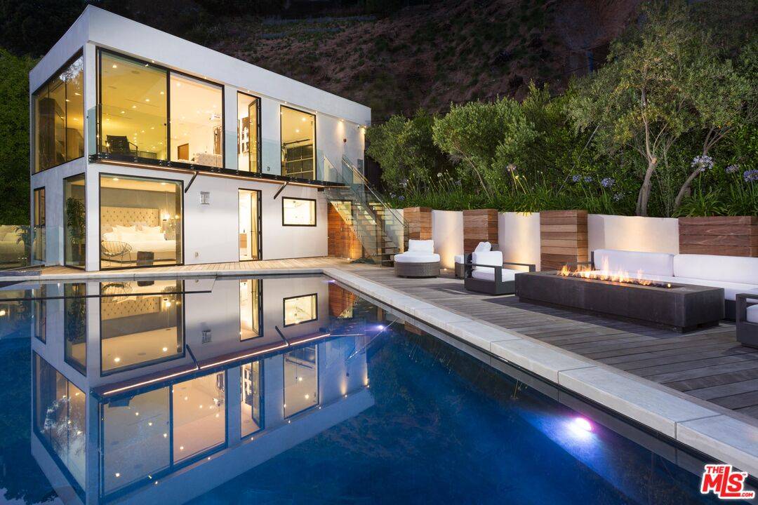 8780   Hollywood Blvd 4BR Sunset Strip La