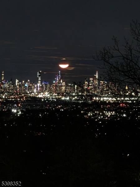 Welcome to luxurious high rise living at 1 Claridge Dr, where this beautifully remodeled 1 bedroom, 1.