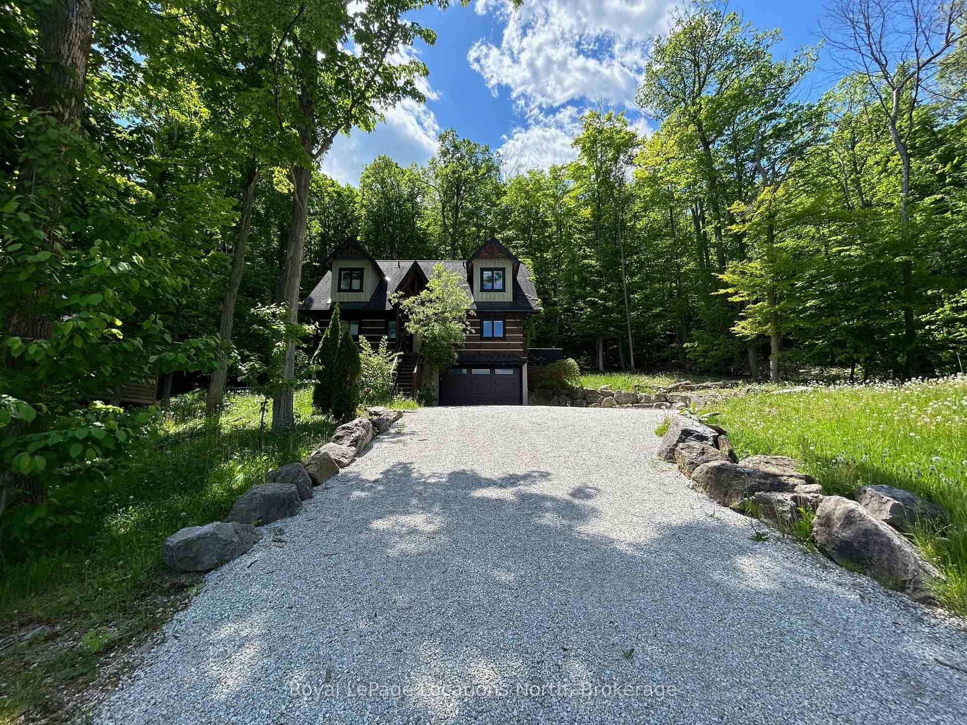 Log Cabin Gorgeous 3 bedroom 3 bathroom Chalet on a large deep lot with views of Georgian Bay.
