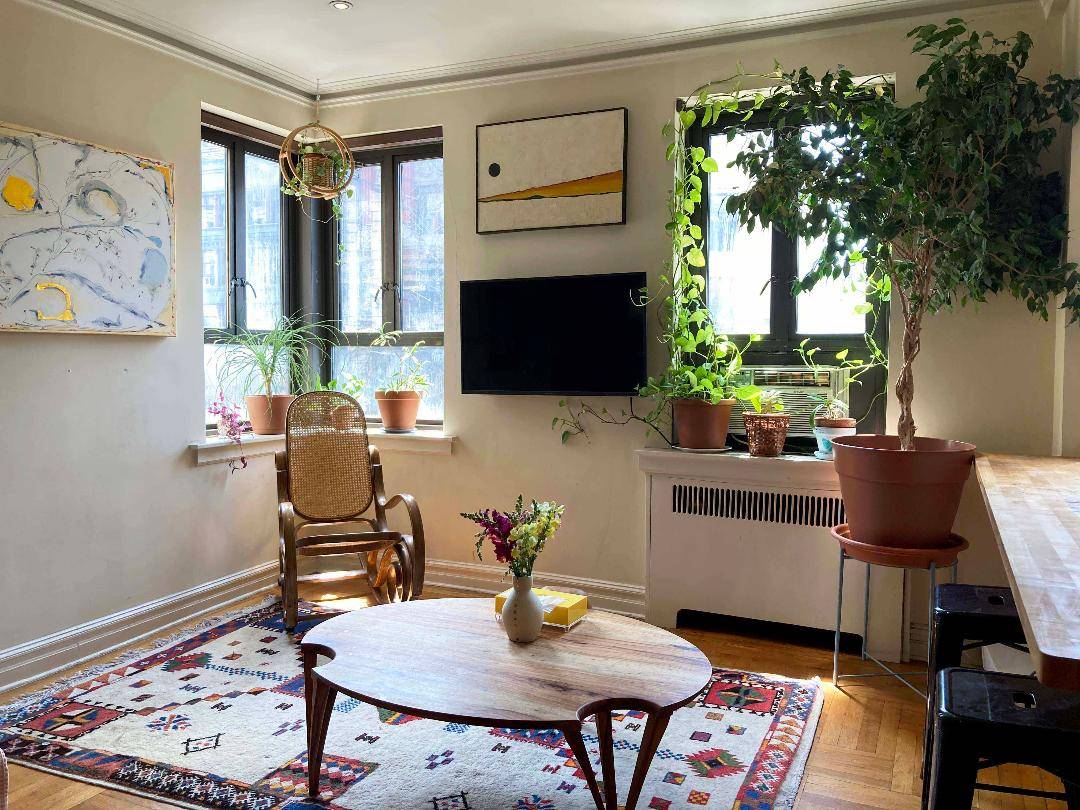 Large Sun Filled Studio with Sleeping Alcove in a Chelsea Coop with a Gorgeous Common Garden !