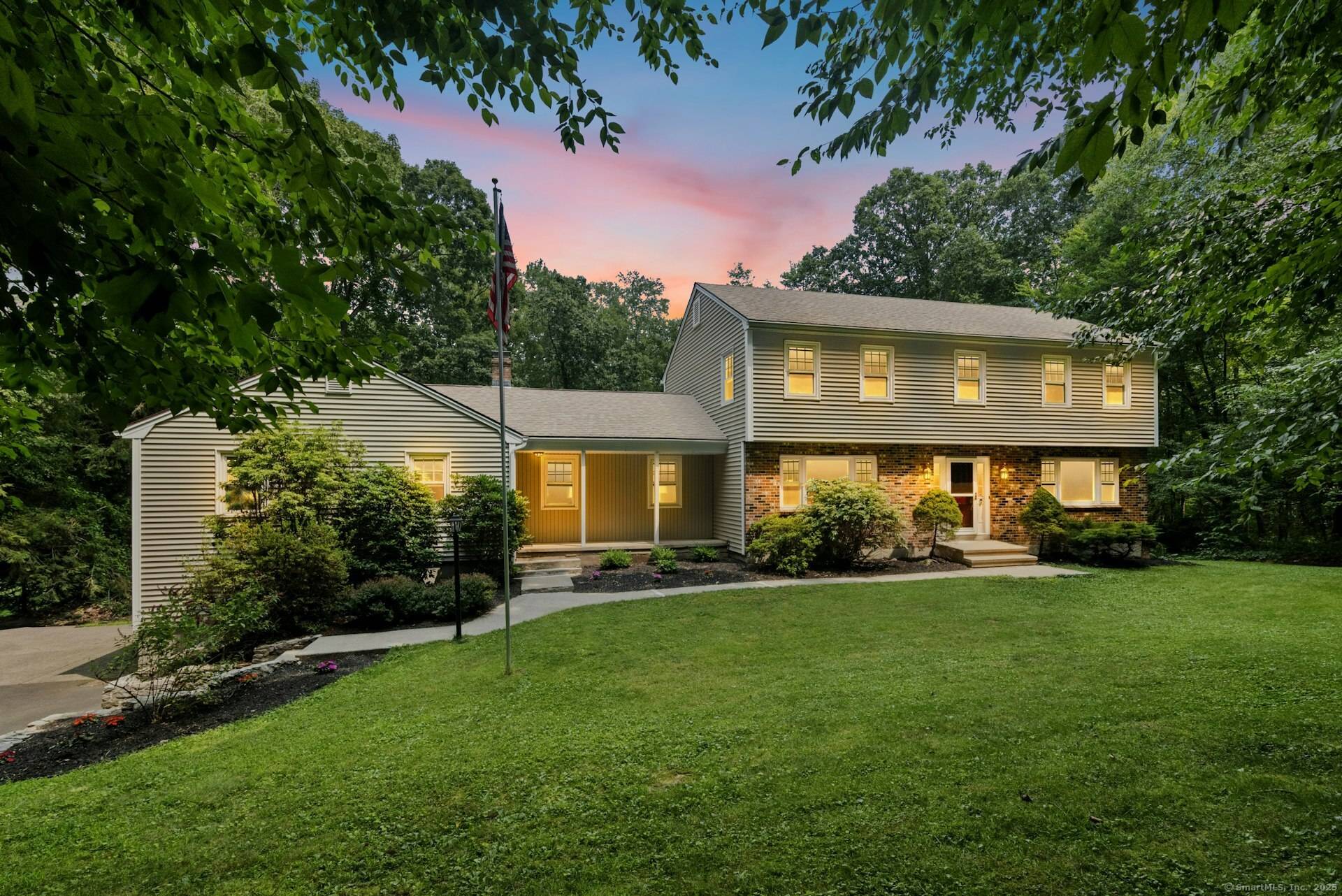 Wow, a must see ! Welcome to your private oasis in the Purchase area of Southbury.