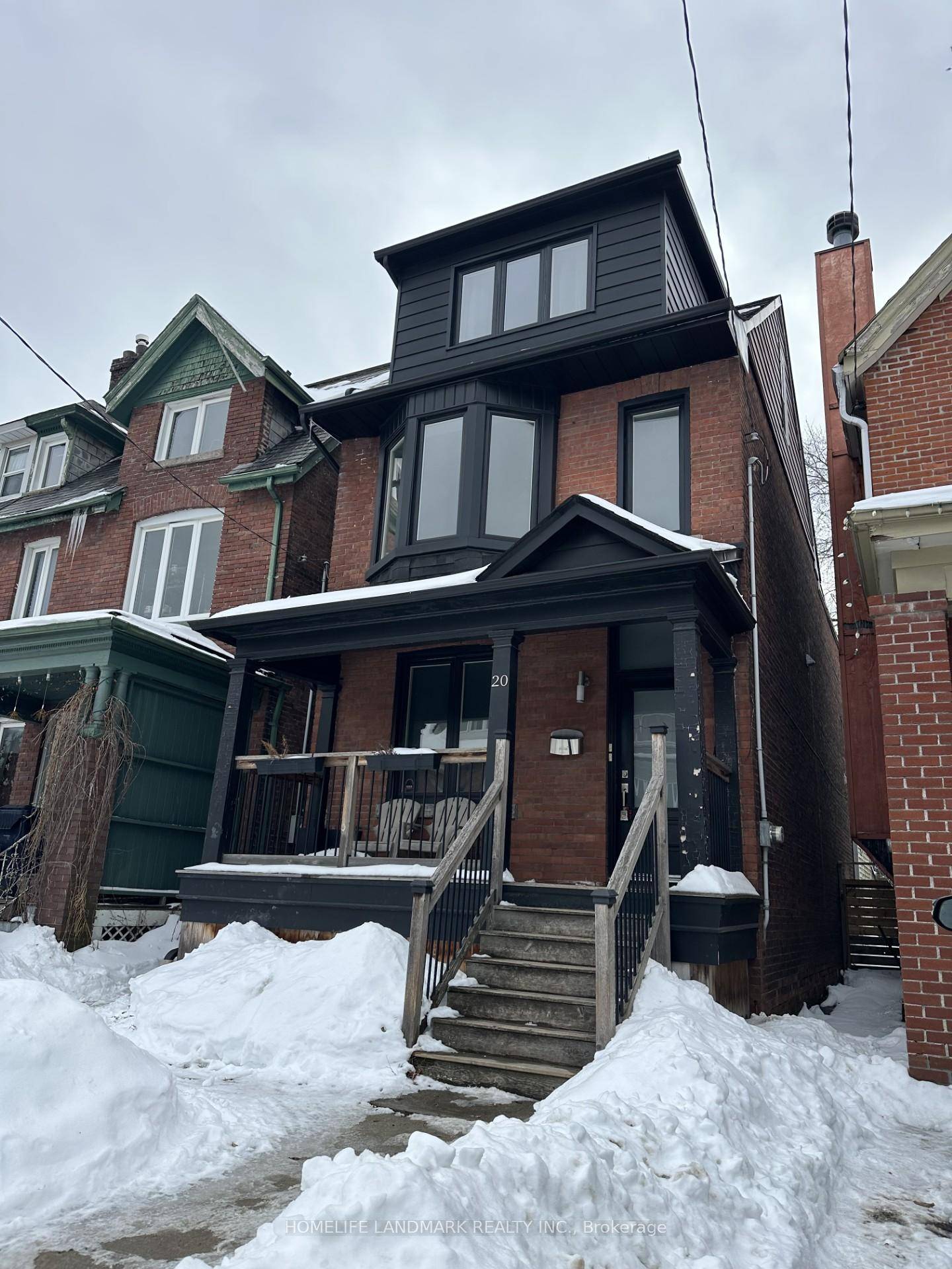 Premium location ! In the Palmerston Little Italy Toronto 3 Bedroom Apartment On The 2nd And 3rd Floor Of A Detached House On A Vibrant Location Of Concord amp ; ...