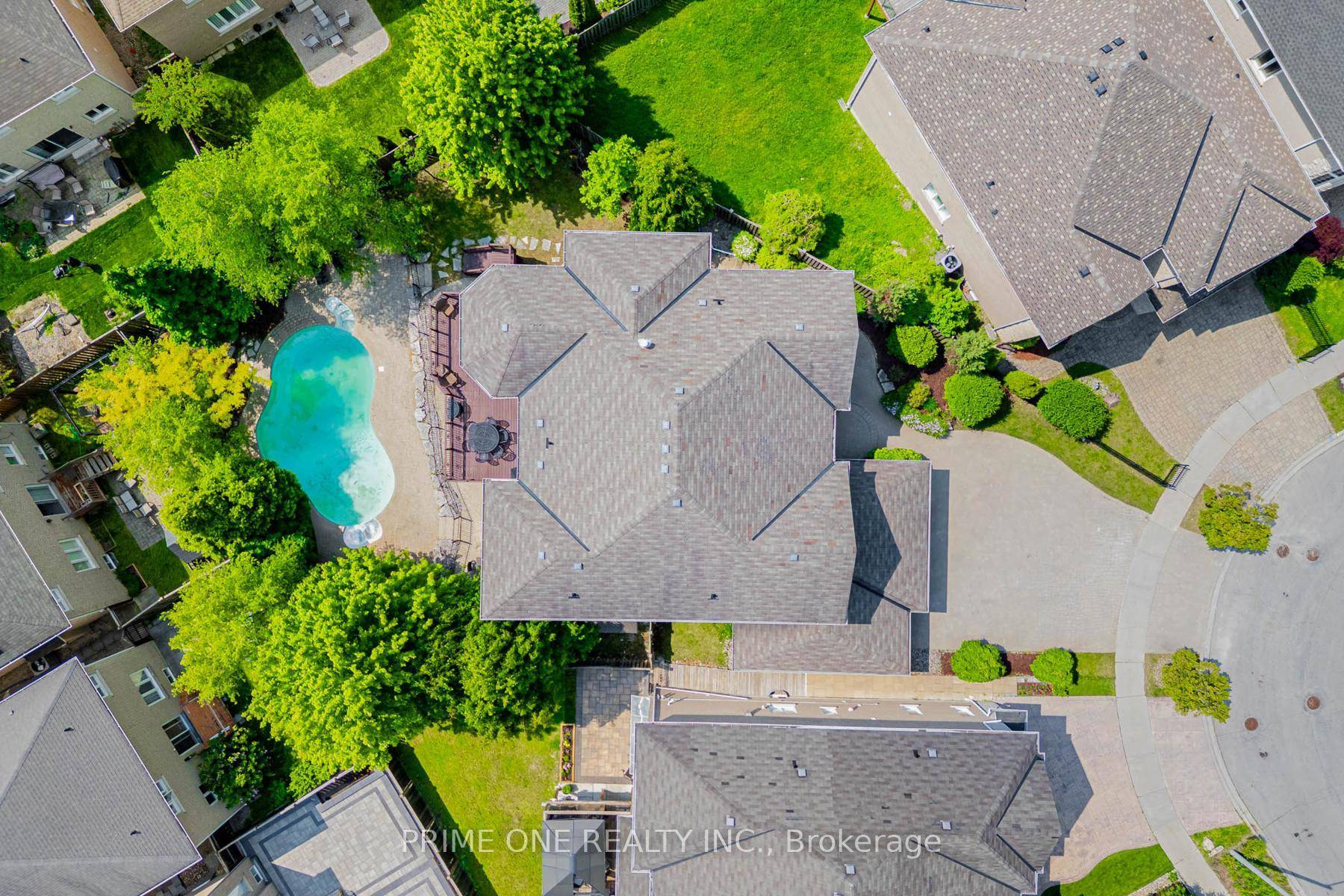 Welcome to Luxury Living at Its Finest !