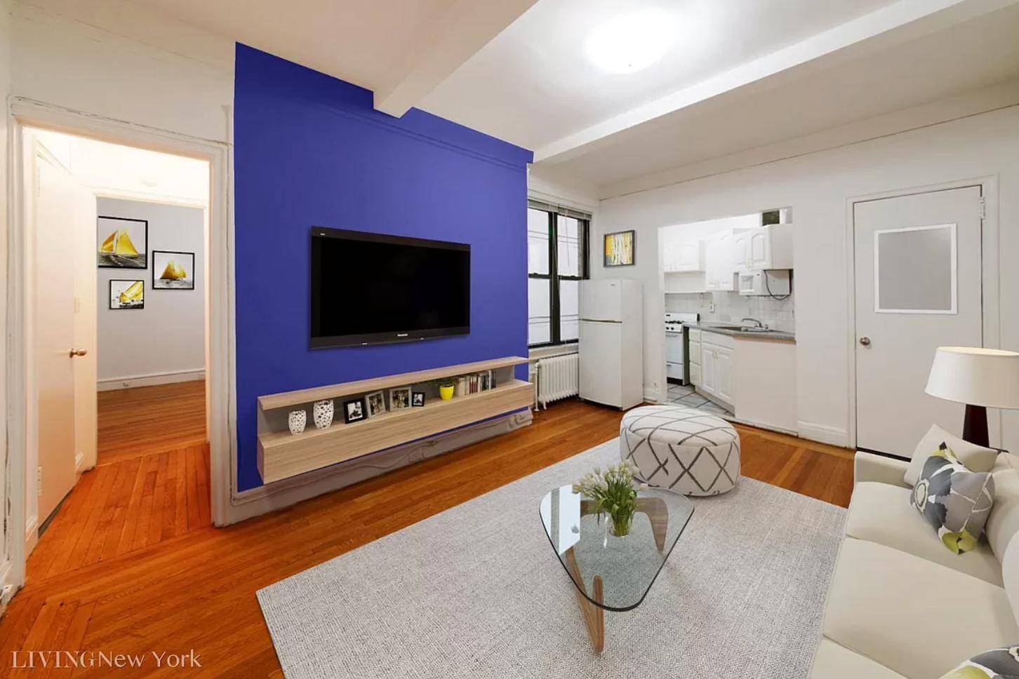 XL 1 BDR Randolph House Avail ASAPAPARTMENT FEATURES Large Living RoomKing sized Master BedroomWindowed KitchenAbundant Closet Space Walk InOver Sized WindowsHardwood FloorsHigh, Wood Beamed CeilingsBeautiful Pre War MoldingsTHE RANDOLPH HOUSE ...