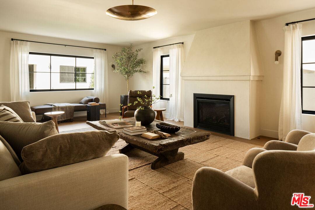 933  S Sycamore Ave 5BR Hancock Park La