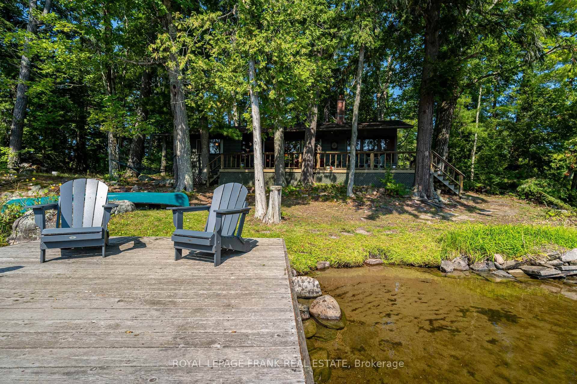 This is your chance to create the family compound you've dreamed of !