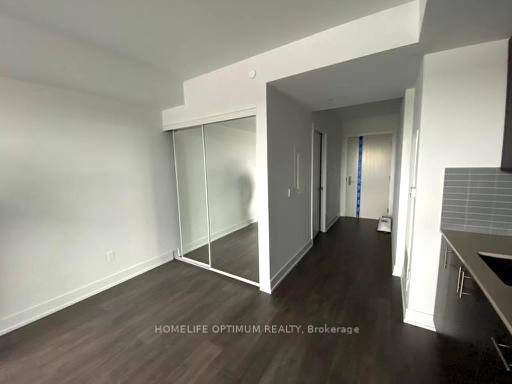 Bachelor Condo in Oshawa's Sought after Neighbourhood, Maintenance free living with many amenities Dog park, Bike Racks, Gym, Social area, conference room, Theatre room, Concierge, etc within walking distance to ...