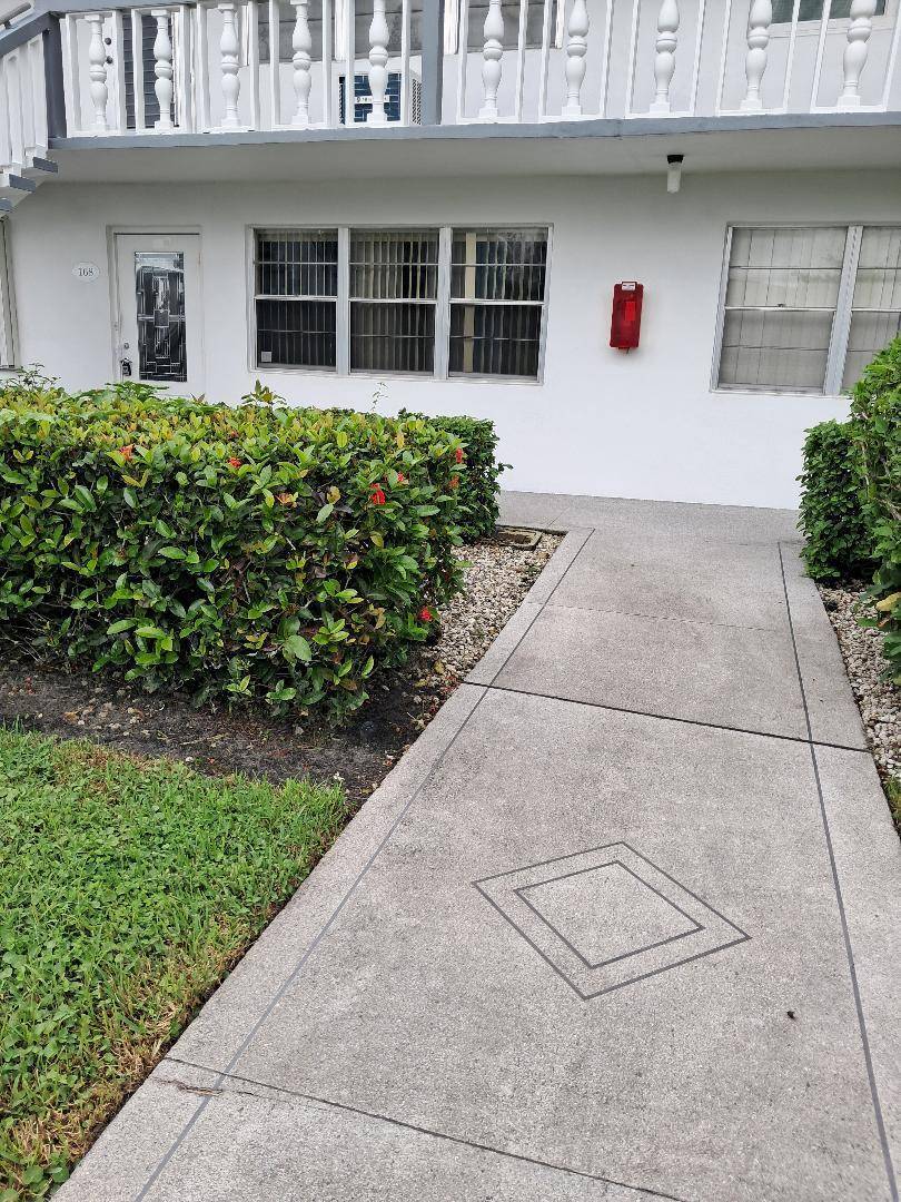 Welcome home to this bright and cozy1 bedroom, 1.