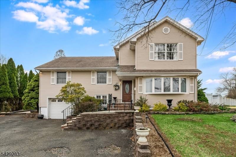 Tucked away on a quiet cul de sac, 40 Catherine Court is the kind of home that instantly feels special.