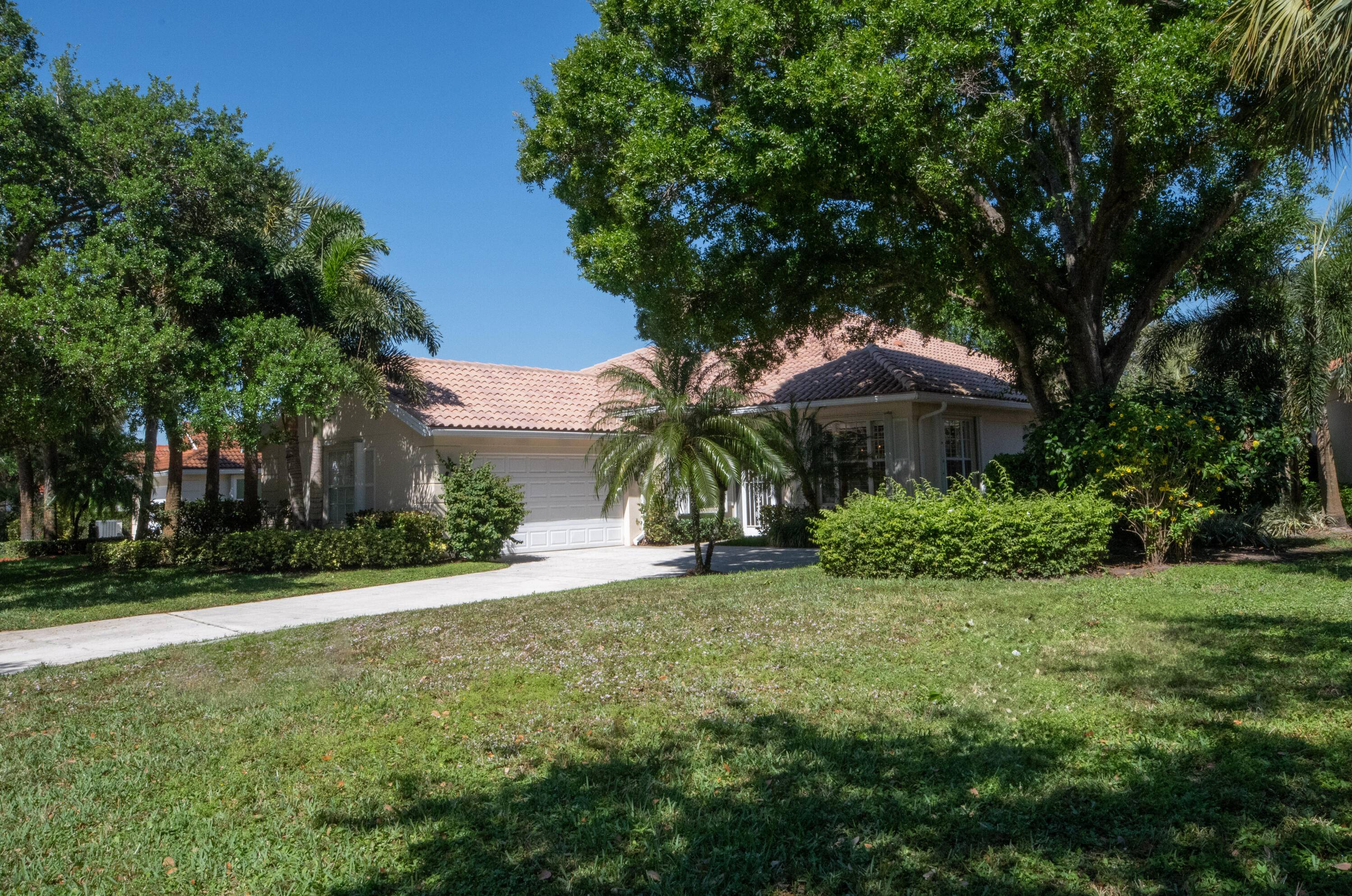 Very Palm Beachy ! Loaded with magnificent custom features including a NO EXPENSE SPAIRED Renovation w Updated Bathrooms Kitchen, Top o line Cabinetry full extension, dove tail, undermount slides, soft ...