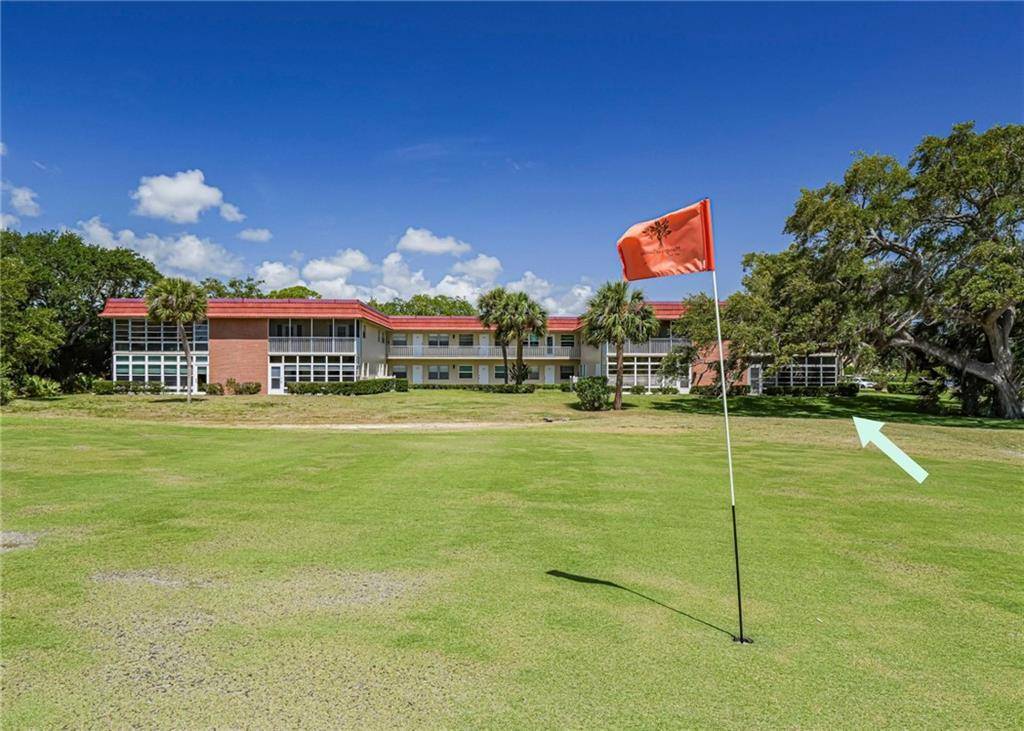 Welcome to the Vista Royale condo of your dreams !