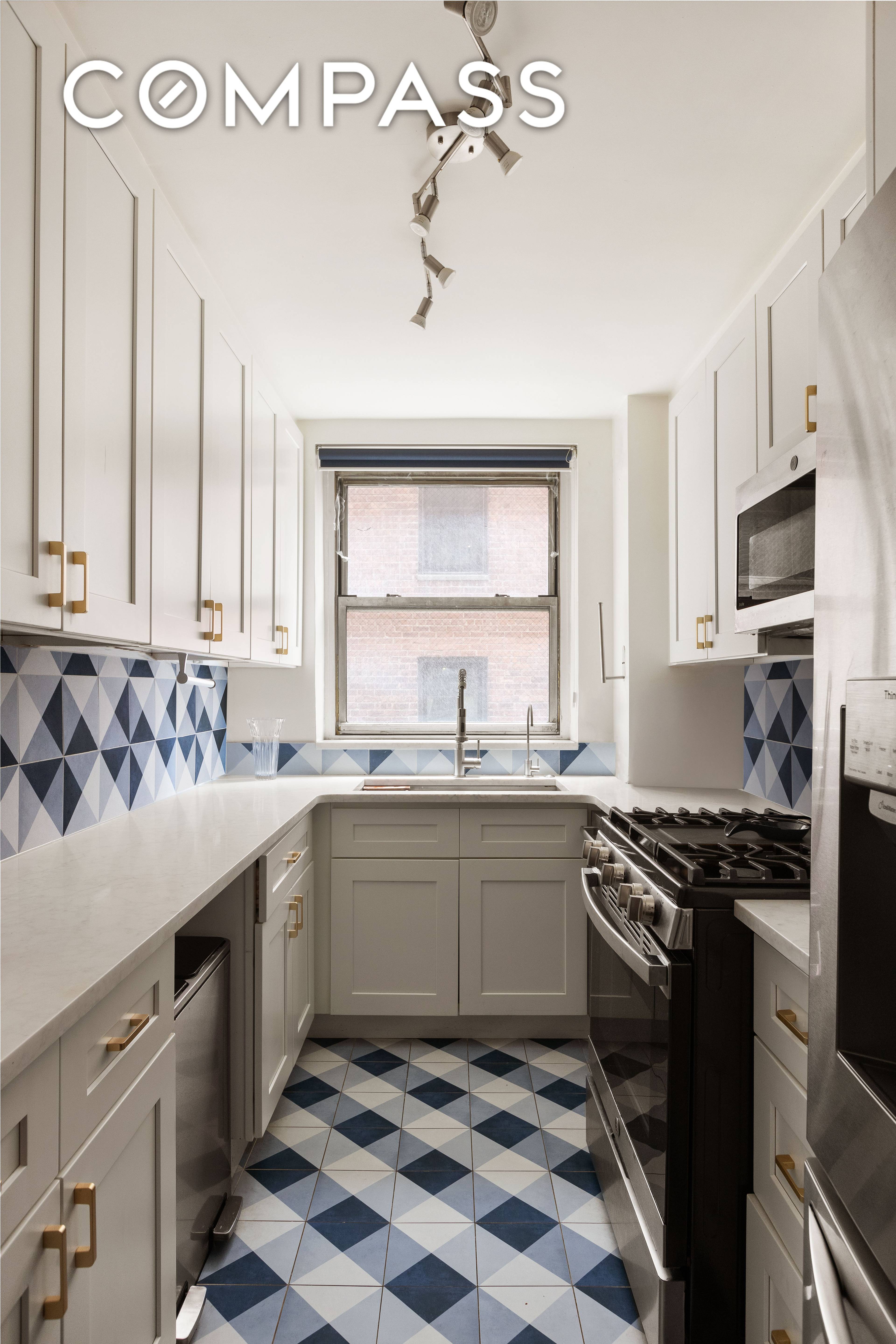 Welcome to unit 2F at 495 e 7th Street !