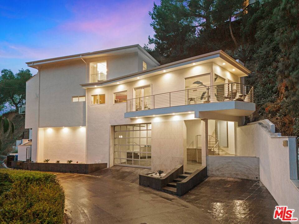 3111 Belden Dr 3BR Hollywood Hills East La