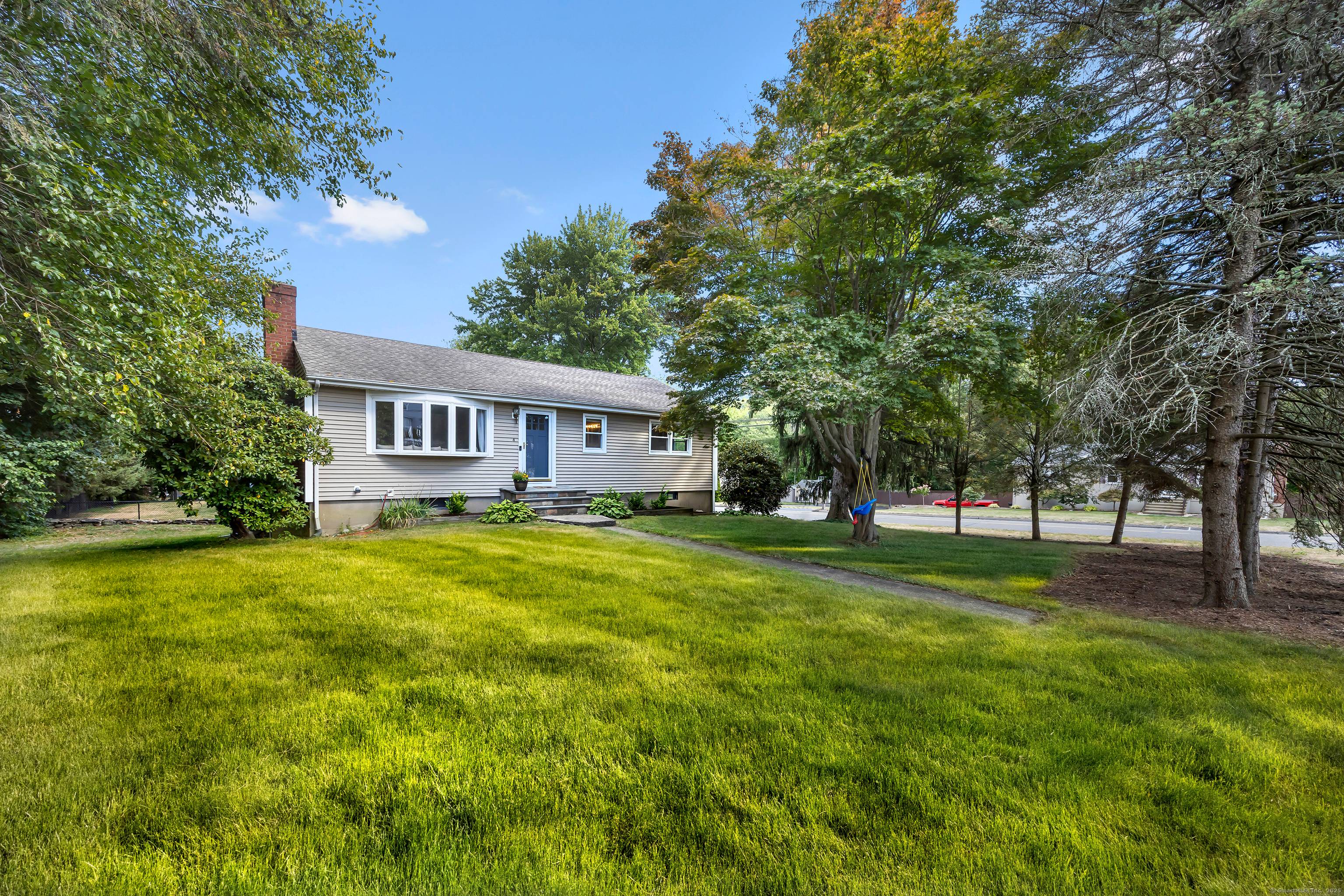 Welcome to this bright and inviting 2 3 bedroom ranch, offering a flexible layout and move in ready comfort.