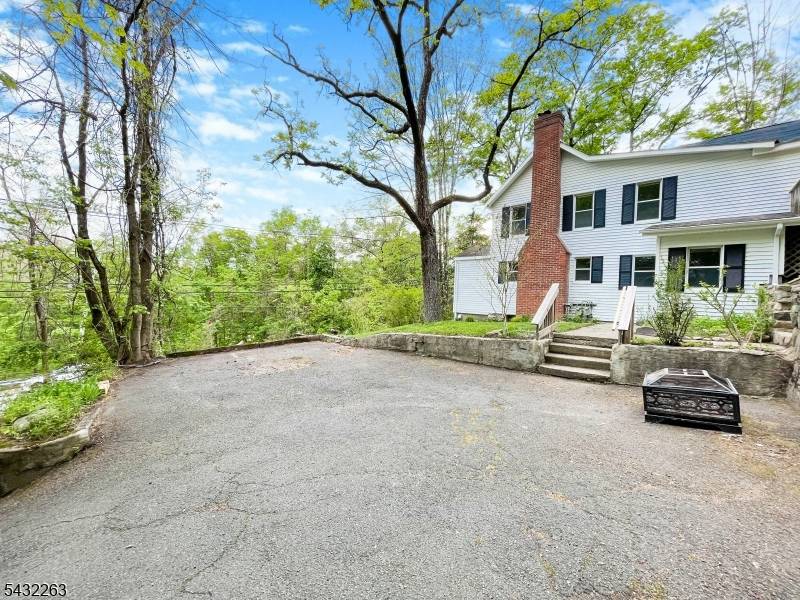 TWO FAMILY OPPORTUNITY IN BLOOMINDALE !