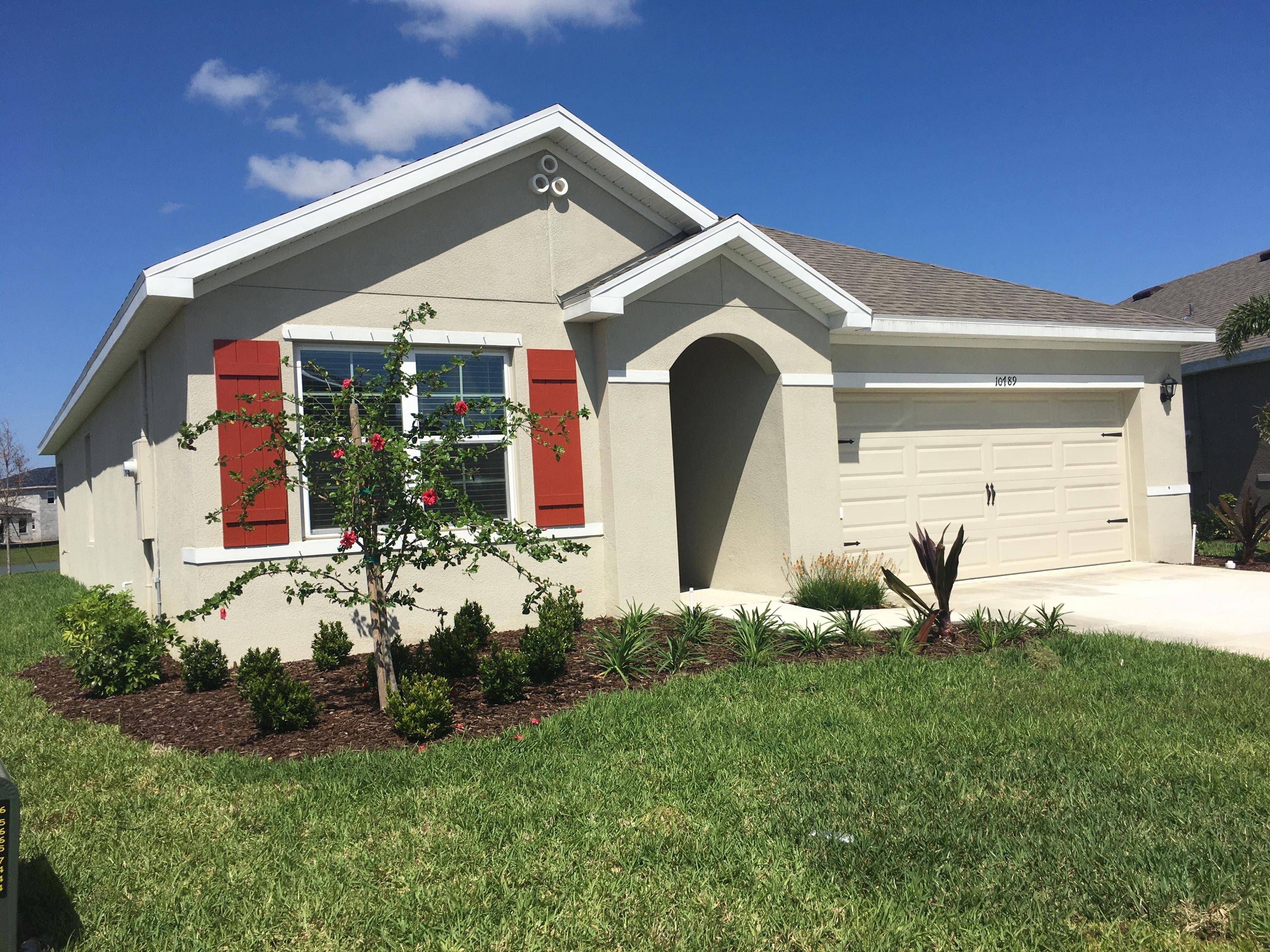 Crosstown Commons Newer community located just 1 mile of 95 with lots of amenities including swimming pool, club house, playground and more.