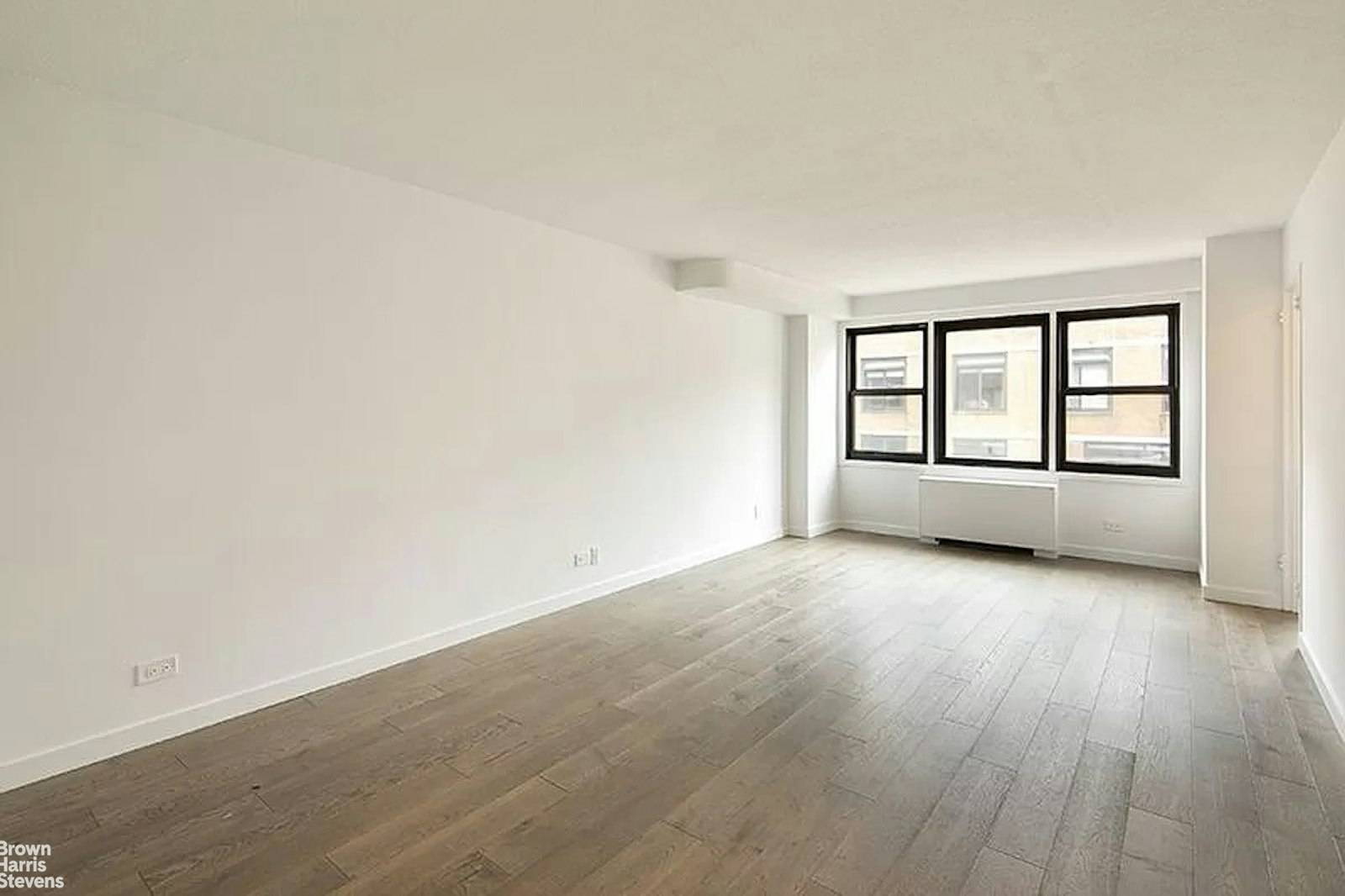 Perched high on the 14th floor of The Salem House, this sun filled alcove studio offers a refined blend of modern comfort and classic Upper East Side charm.