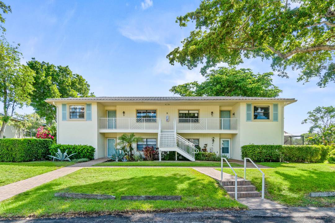AVAILABLE JUNE 15, 2026 4 months Seasonal Prefer 6 months or Annual Rental in Hunters Run Country Club.