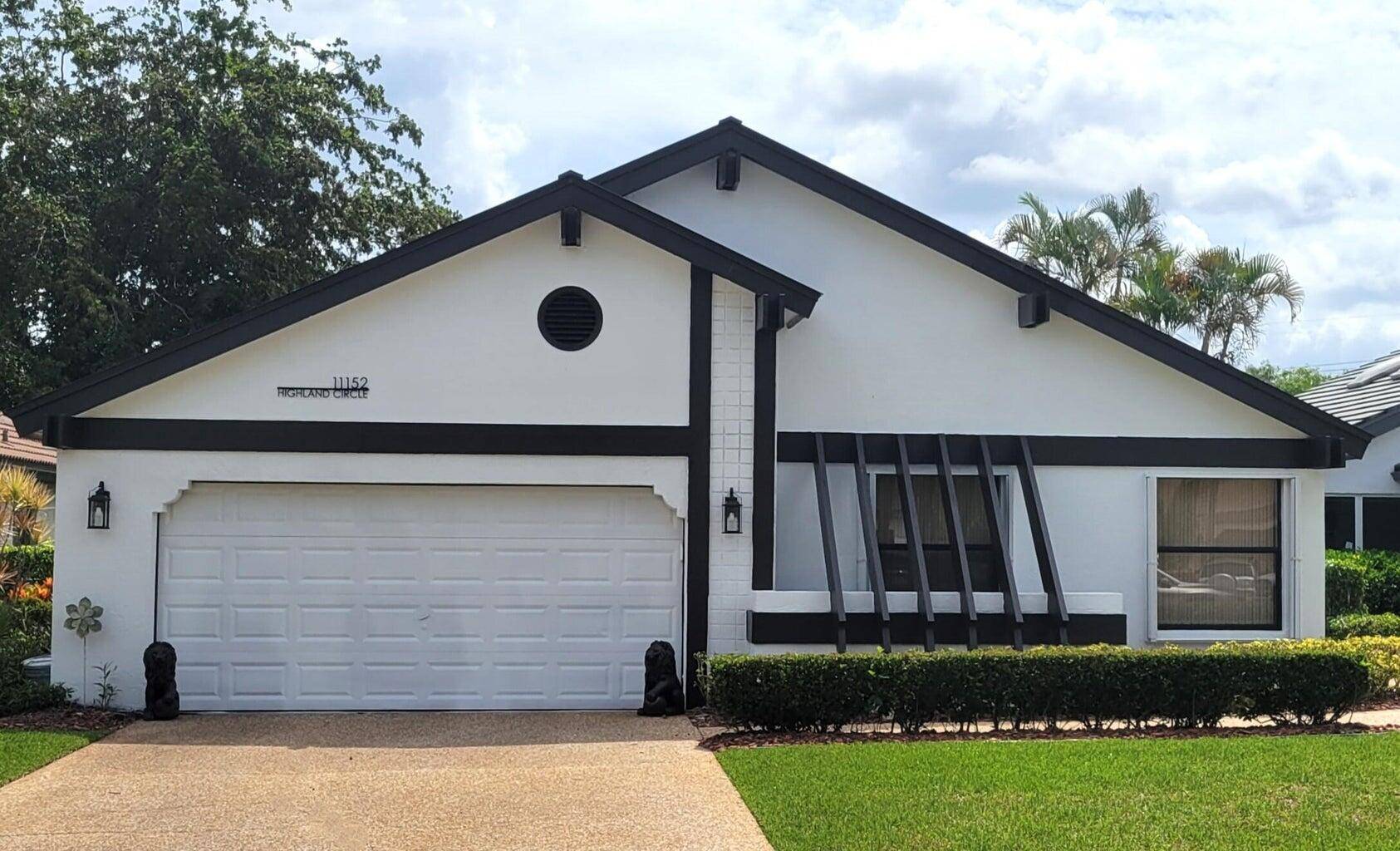 Lake Front Beauty on Cul De Sac with Large Screened In Patio Convertible 3rd Bedroom Den Just Needs a Closet New Metal Roof 2023 Freshly Painted Inside Outside Newer AC ...