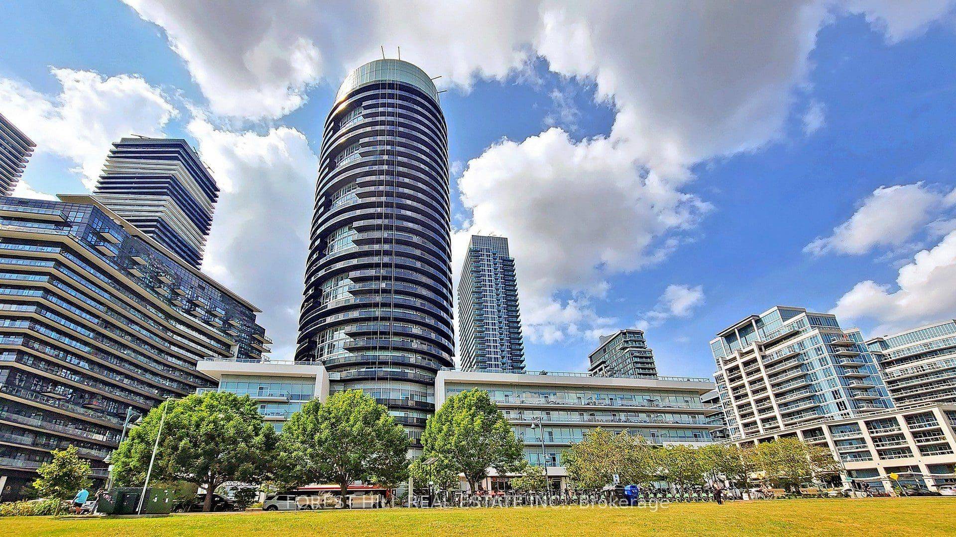 Spacious amp ; Comfortable Waterfront Suite With Best Panoramic Views Of Lake amp ; City From AllRooms.