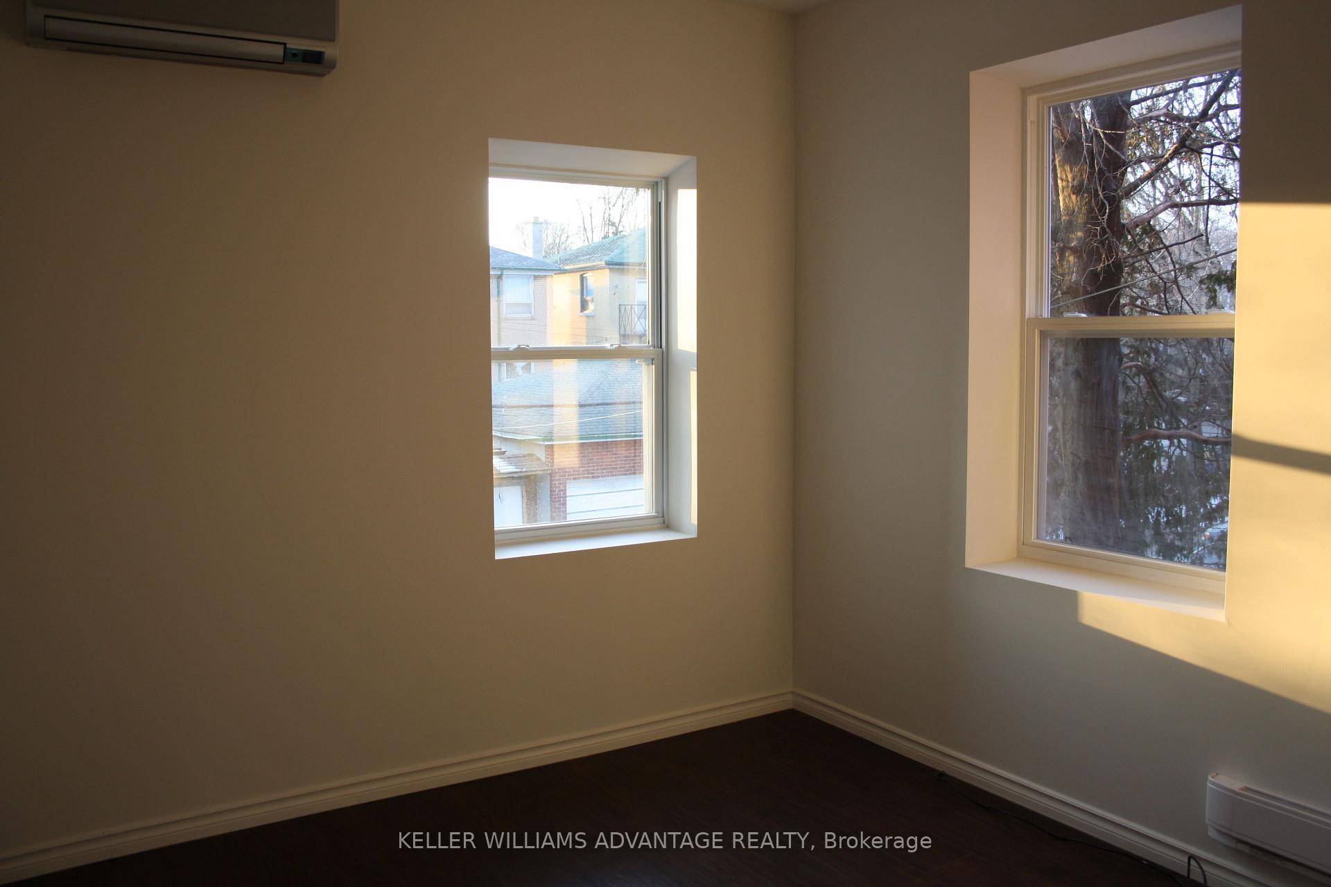 Bright amp ; Spacious 1 Bdrm Den W Private Deck.