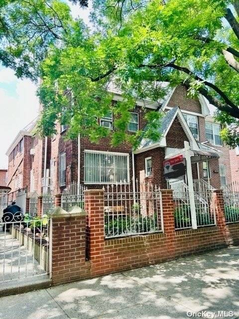 Excellent Location Only 2 Blocks to 7 Train.