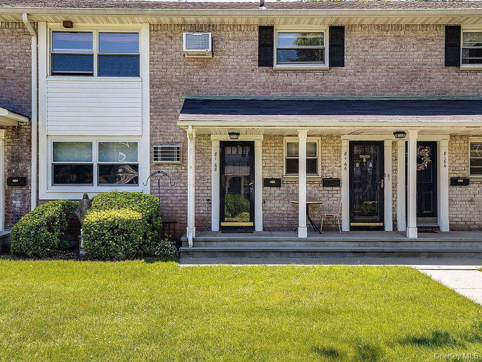 1st Floor co op Garden apartment, Living Room, 2 bedrooms, Full bath, Full Kitchen, Storage, Parking available, close distance to Hillside Ave for Transportation, Express buses to Manhattan, Buses to ...