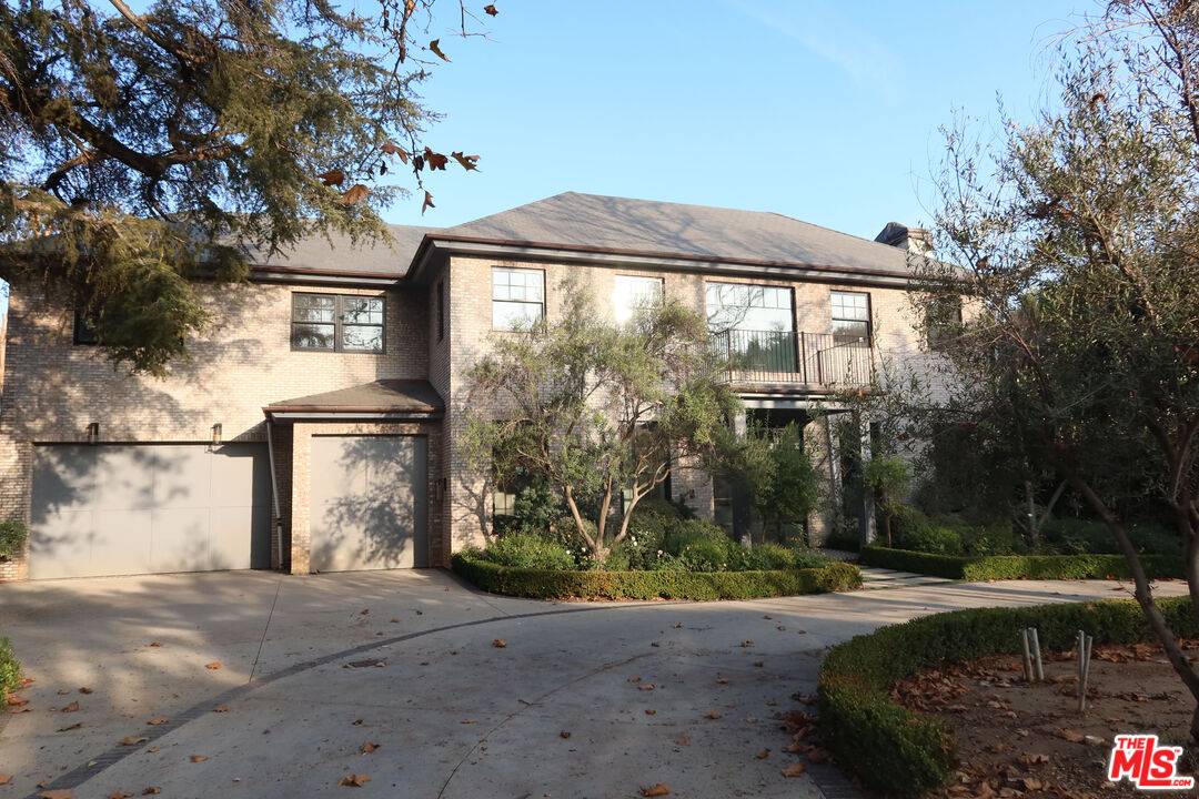 306  N Cliffwood Ave 6BR Brentwood La